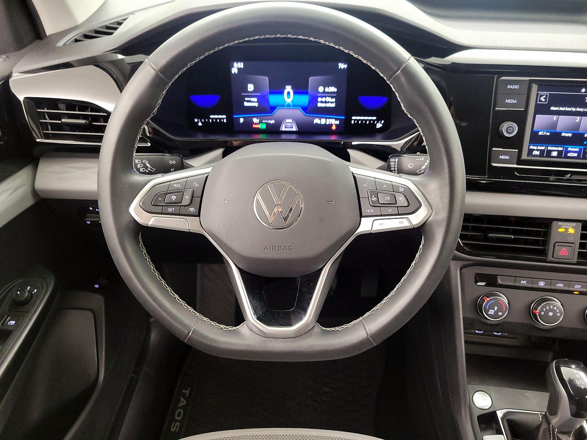 Thumbnail: 2022 Volkswagen Taos - 10