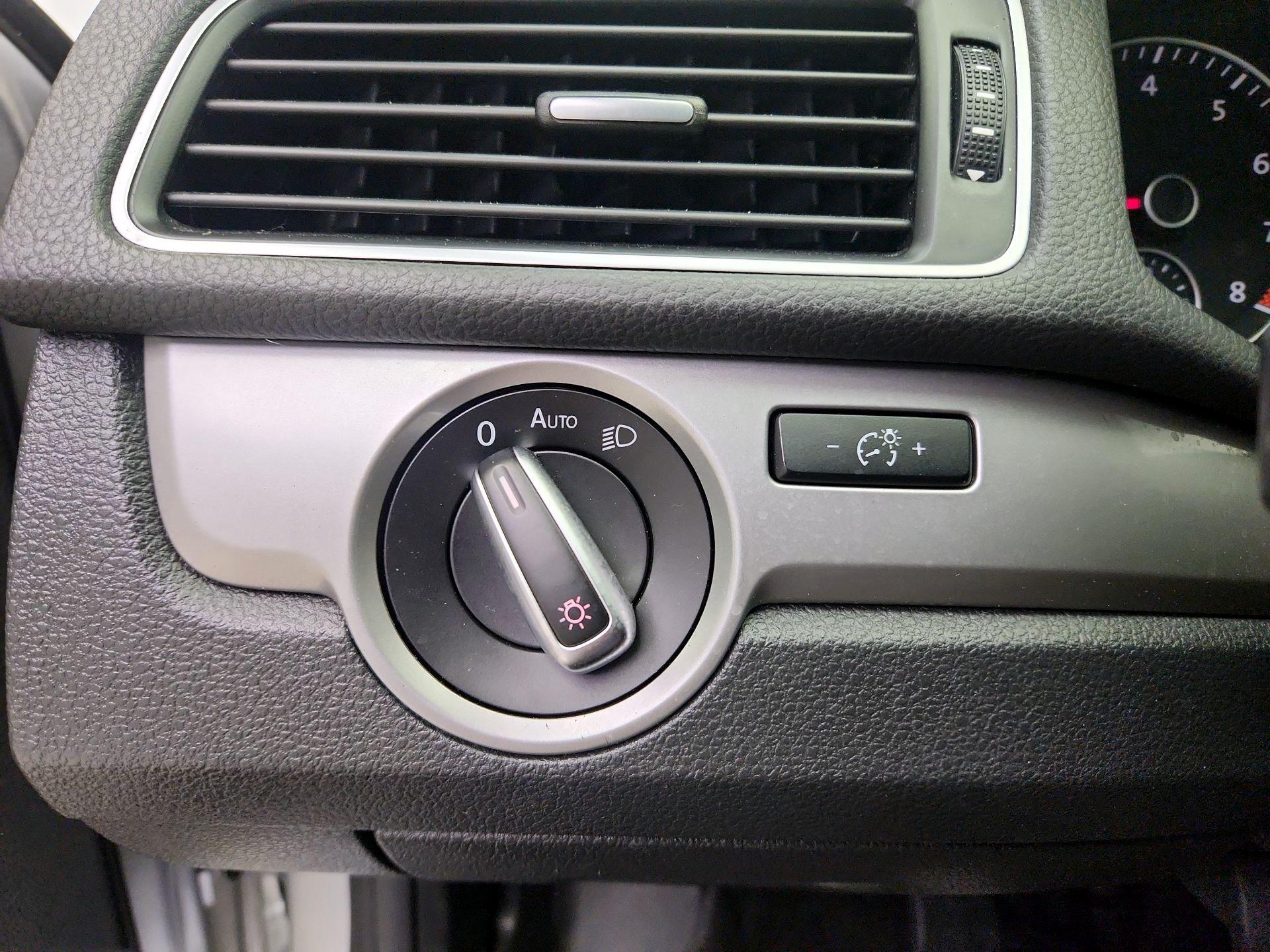 Thumbnail: 2015 Volkswagen Passat - 13