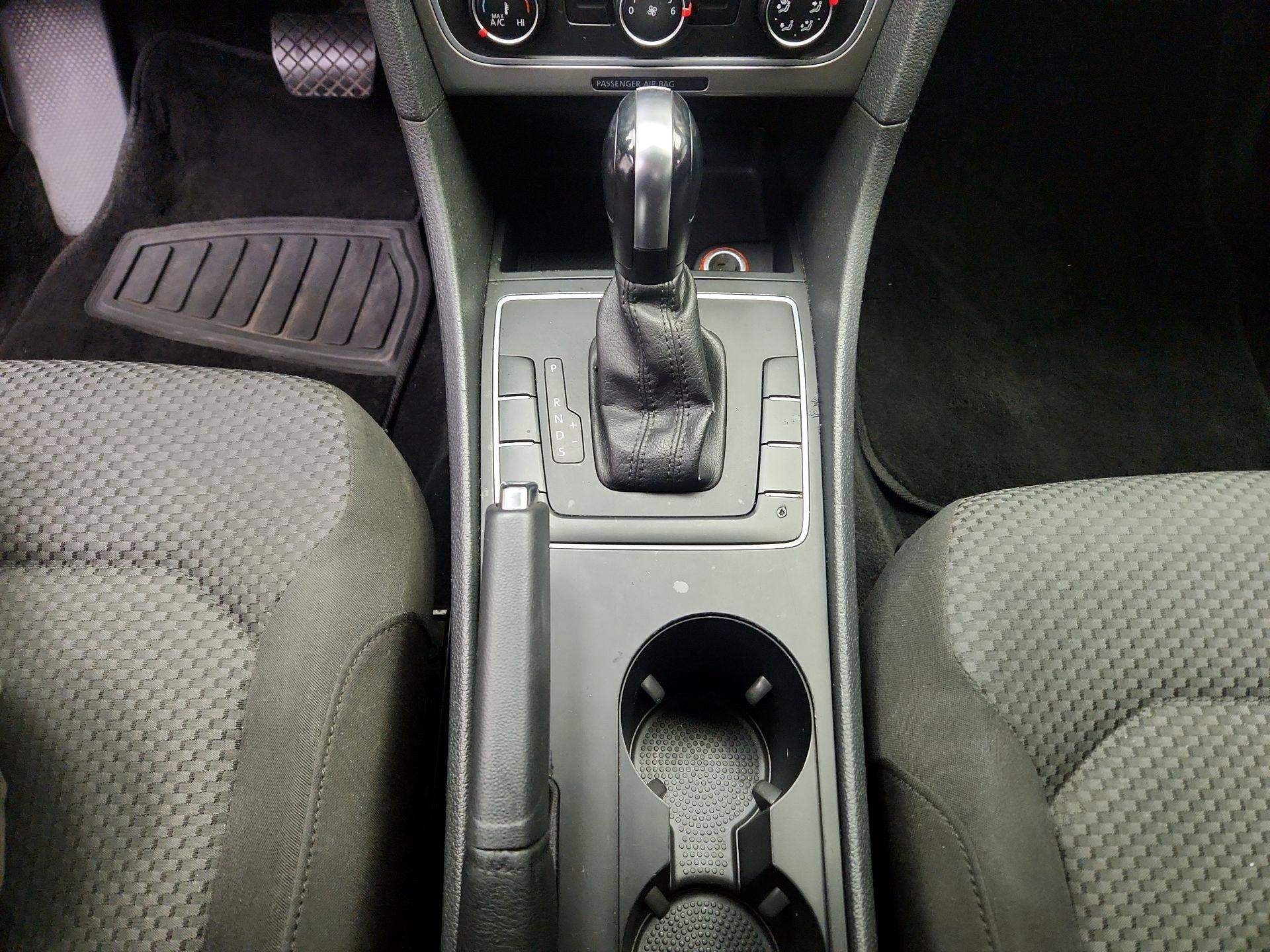 Thumbnail: 2015 Volkswagen Passat - 16