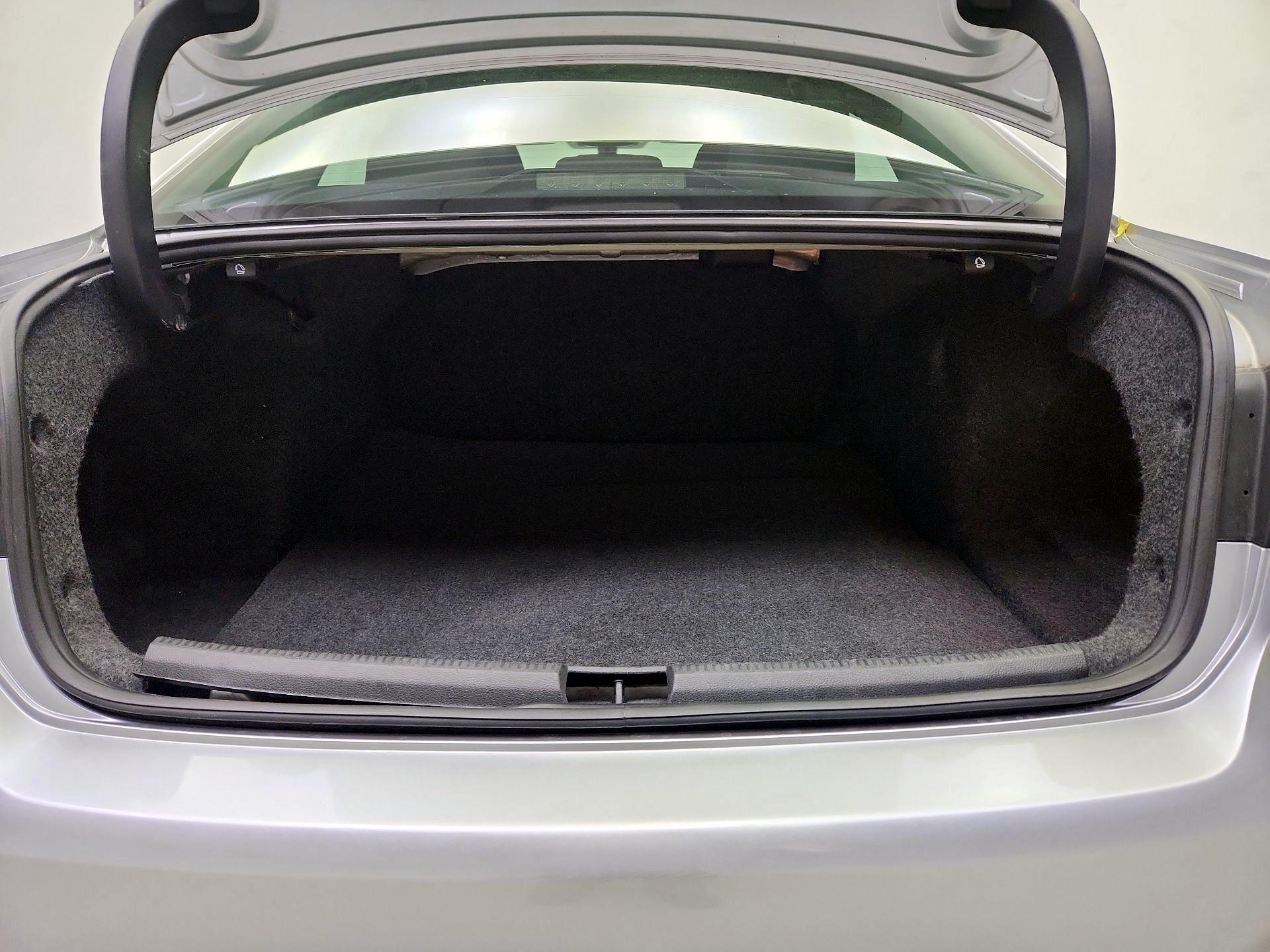 Thumbnail: 2015 Volkswagen Passat - 18