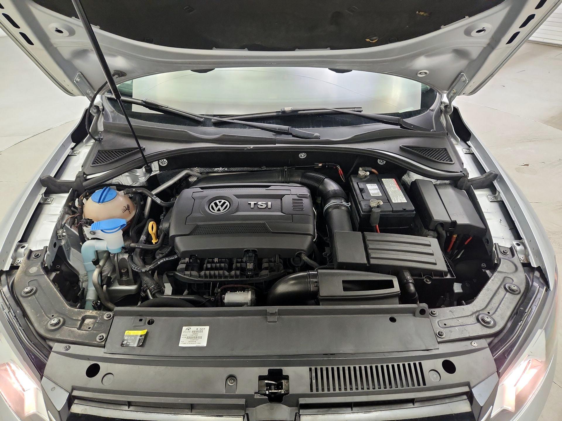 Thumbnail: 2015 Volkswagen Passat - 19