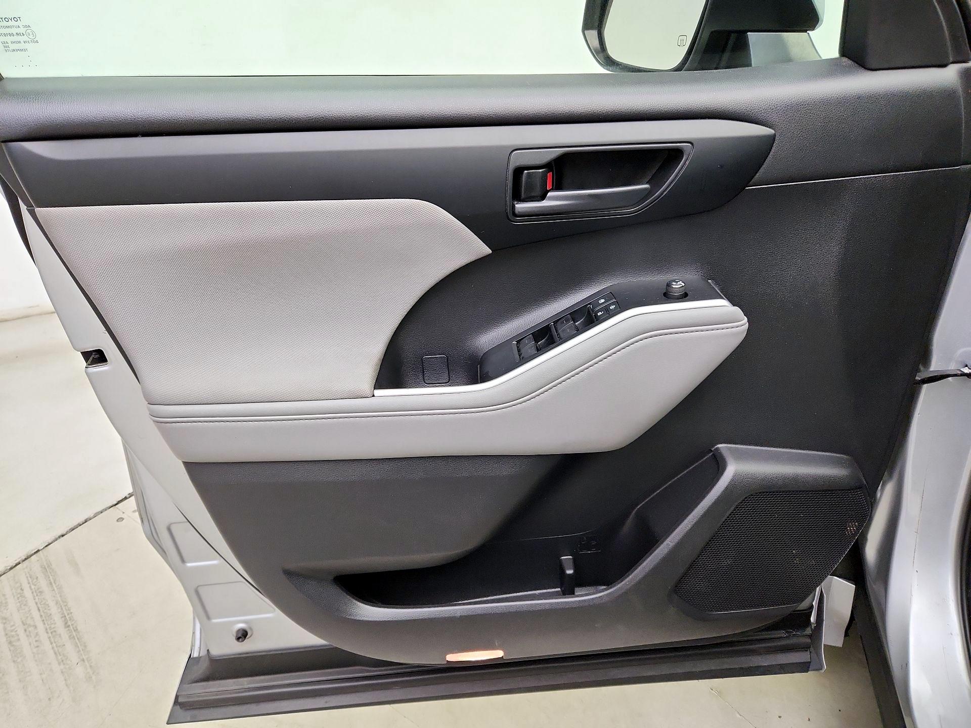Thumbnail: 2021 Toyota Highlander - 12