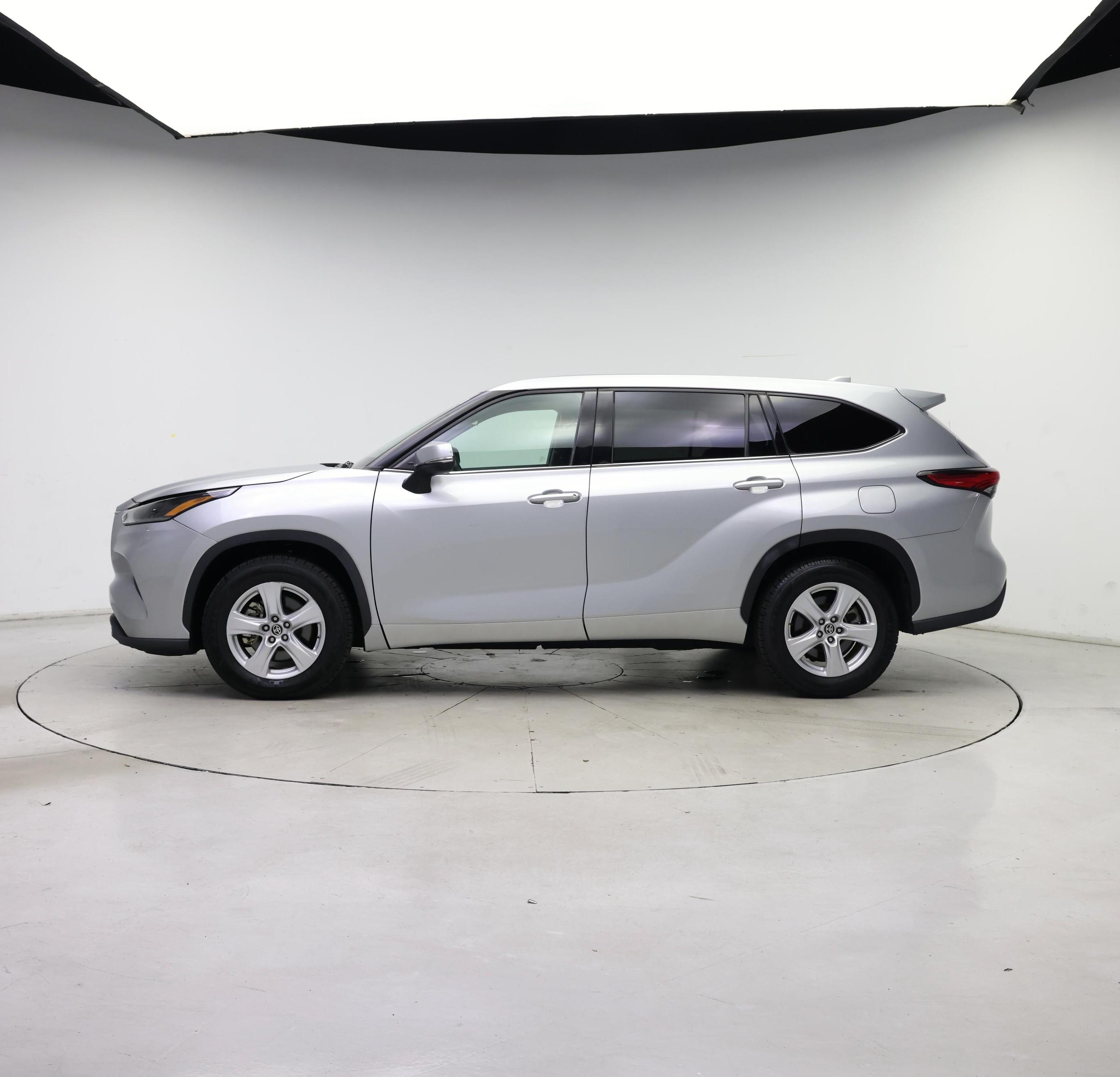 Thumbnail: 2021 Toyota Highlander - 3
