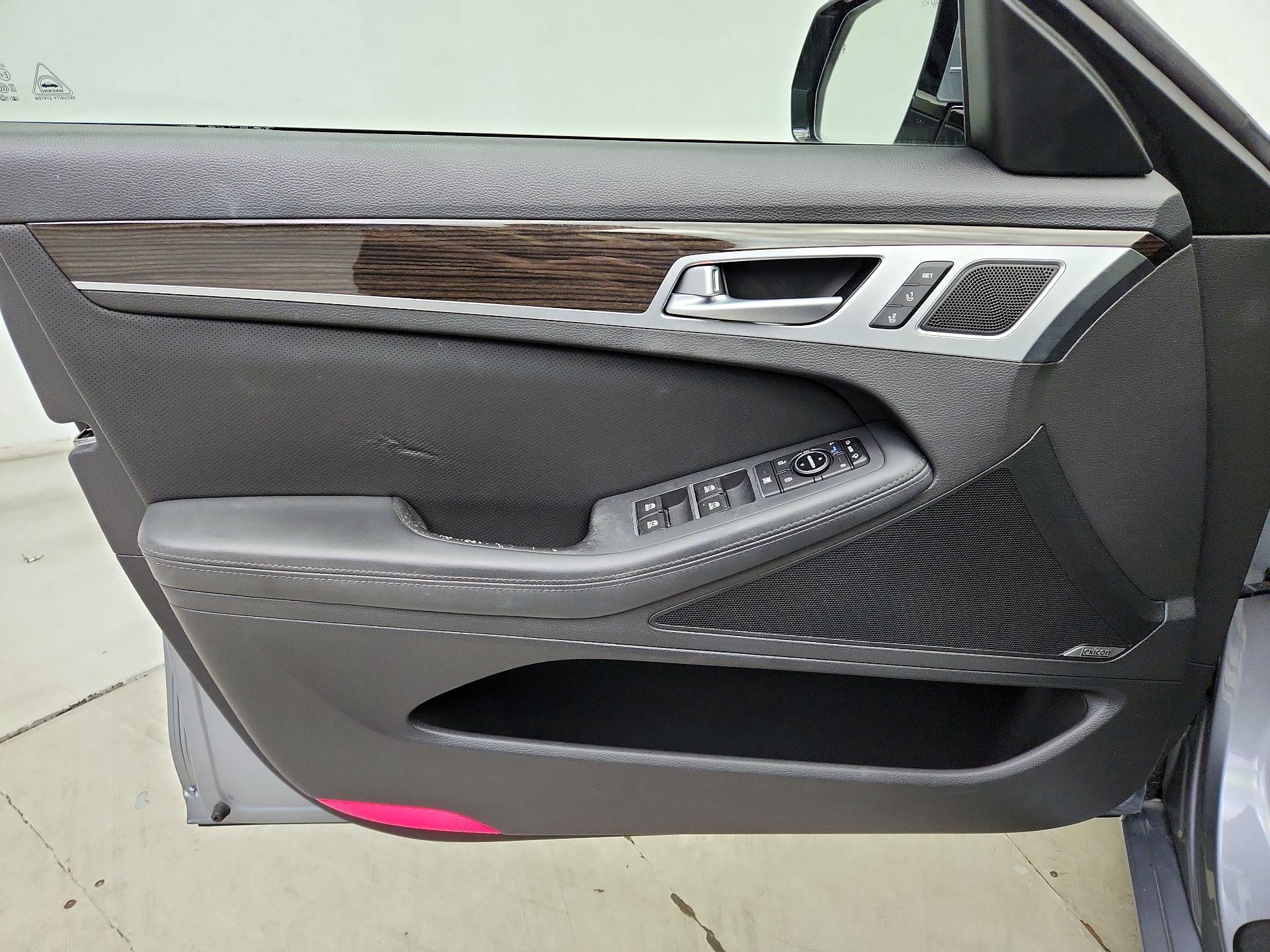 Thumbnail: 2015 Hyundai Genesis - 12
