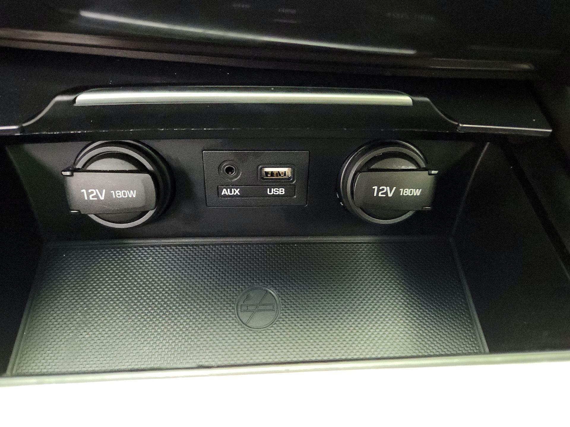 Thumbnail: 2015 Hyundai Genesis - 19