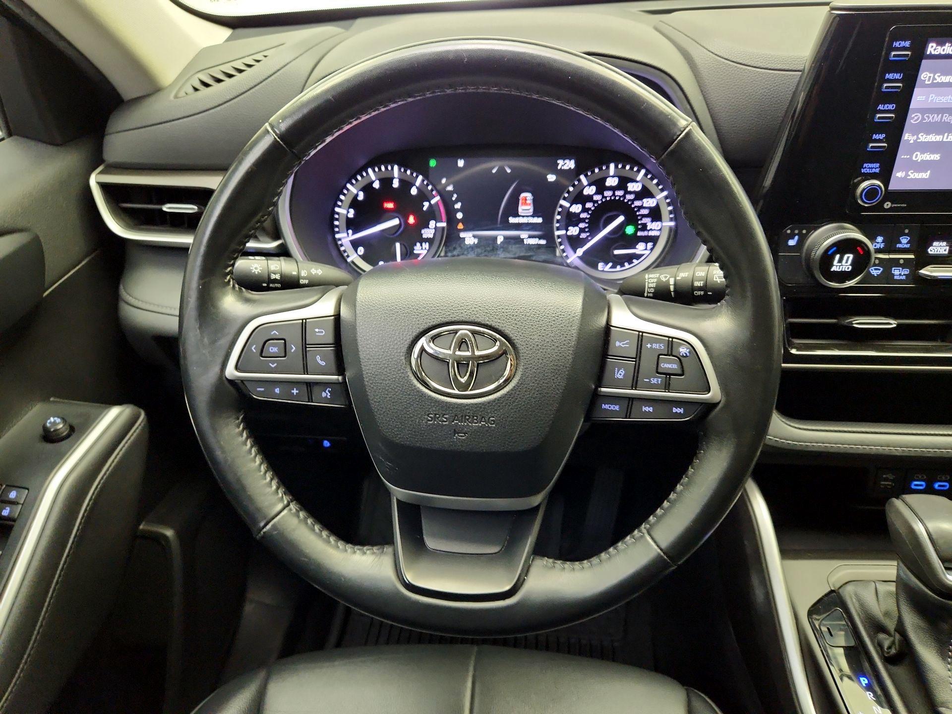 Thumbnail: 2022 Toyota Highlander - 10