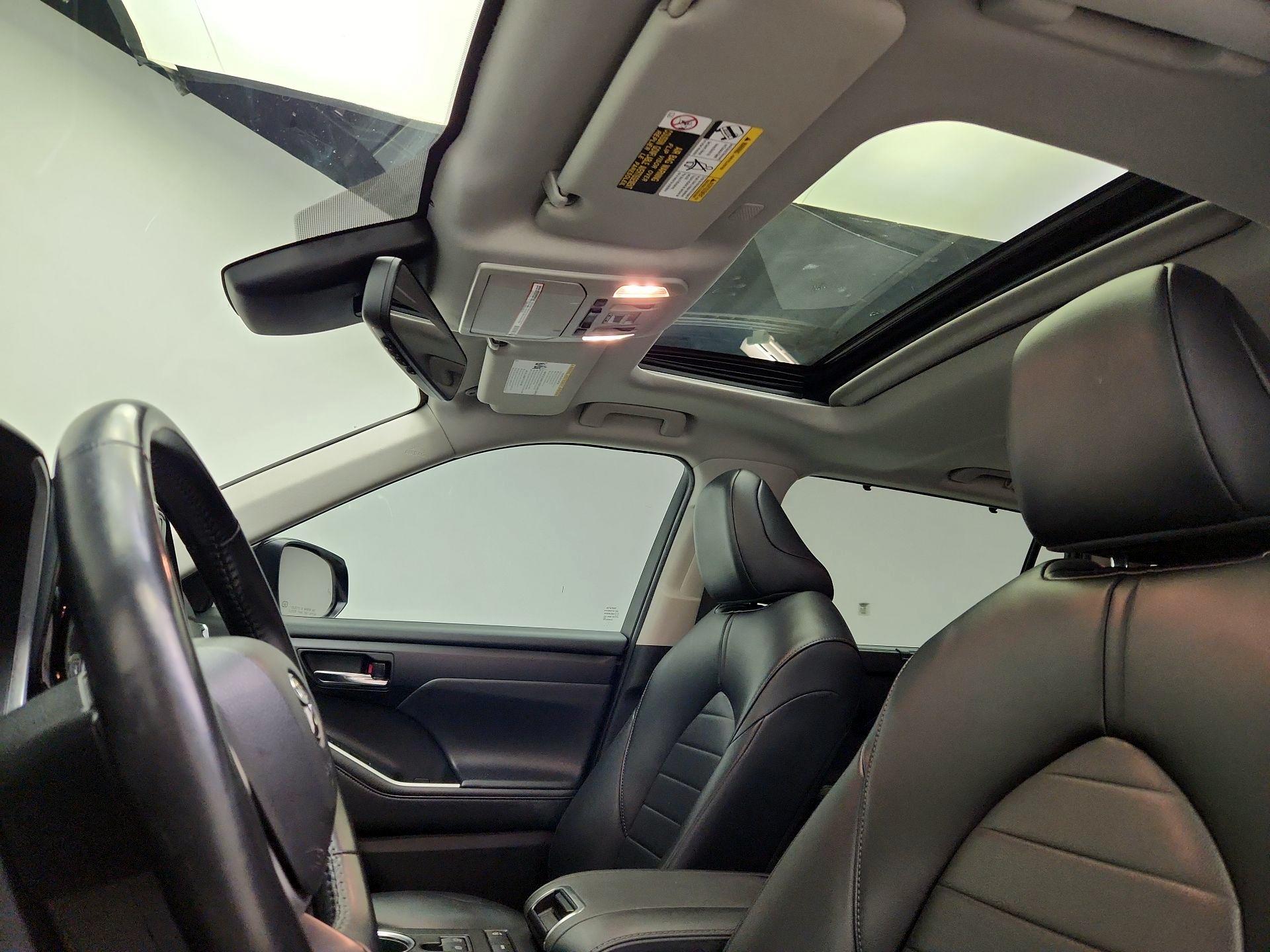 Thumbnail: 2022 Toyota Highlander - 19