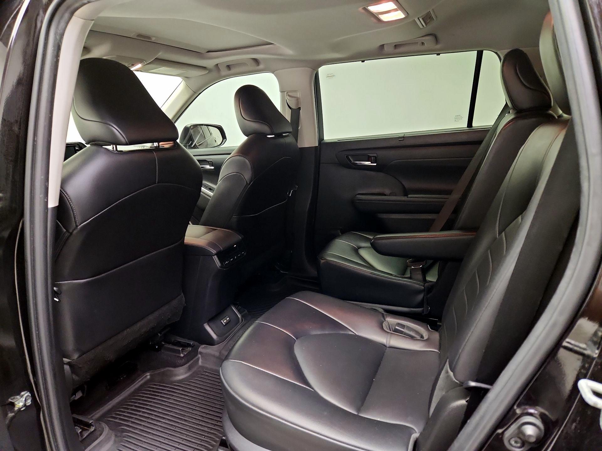 Thumbnail: 2022 Toyota Highlander - 20