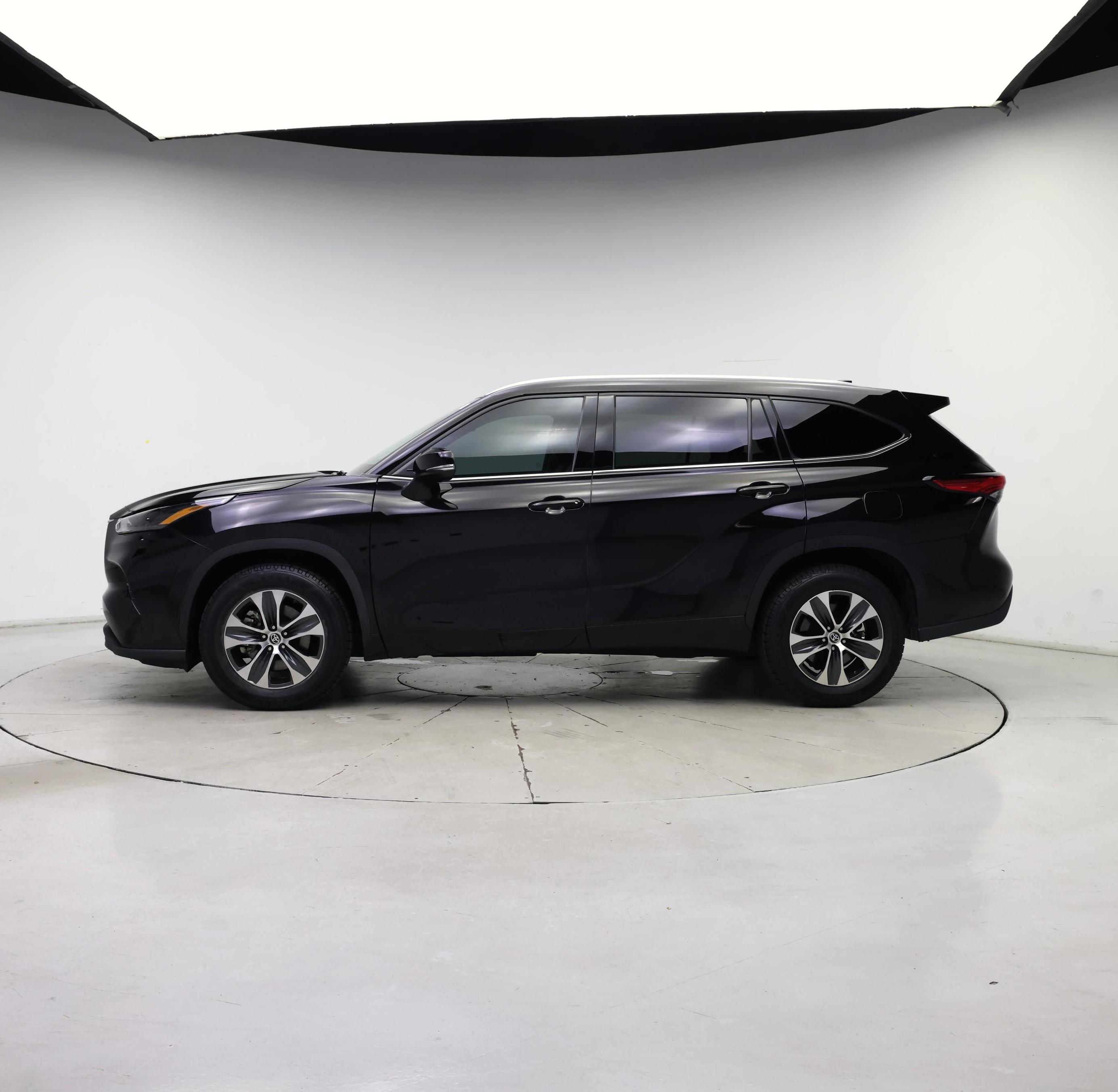 Thumbnail: 2022 Toyota Highlander - 3