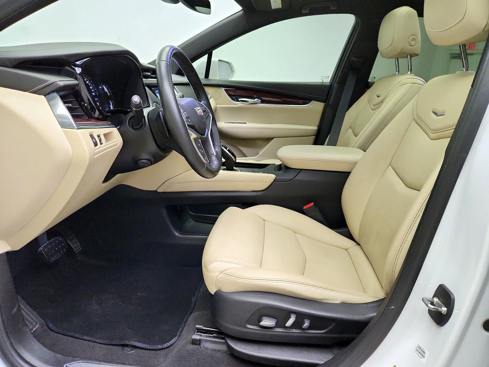 Thumbnail: 2019 Cadillac XT5 - 11