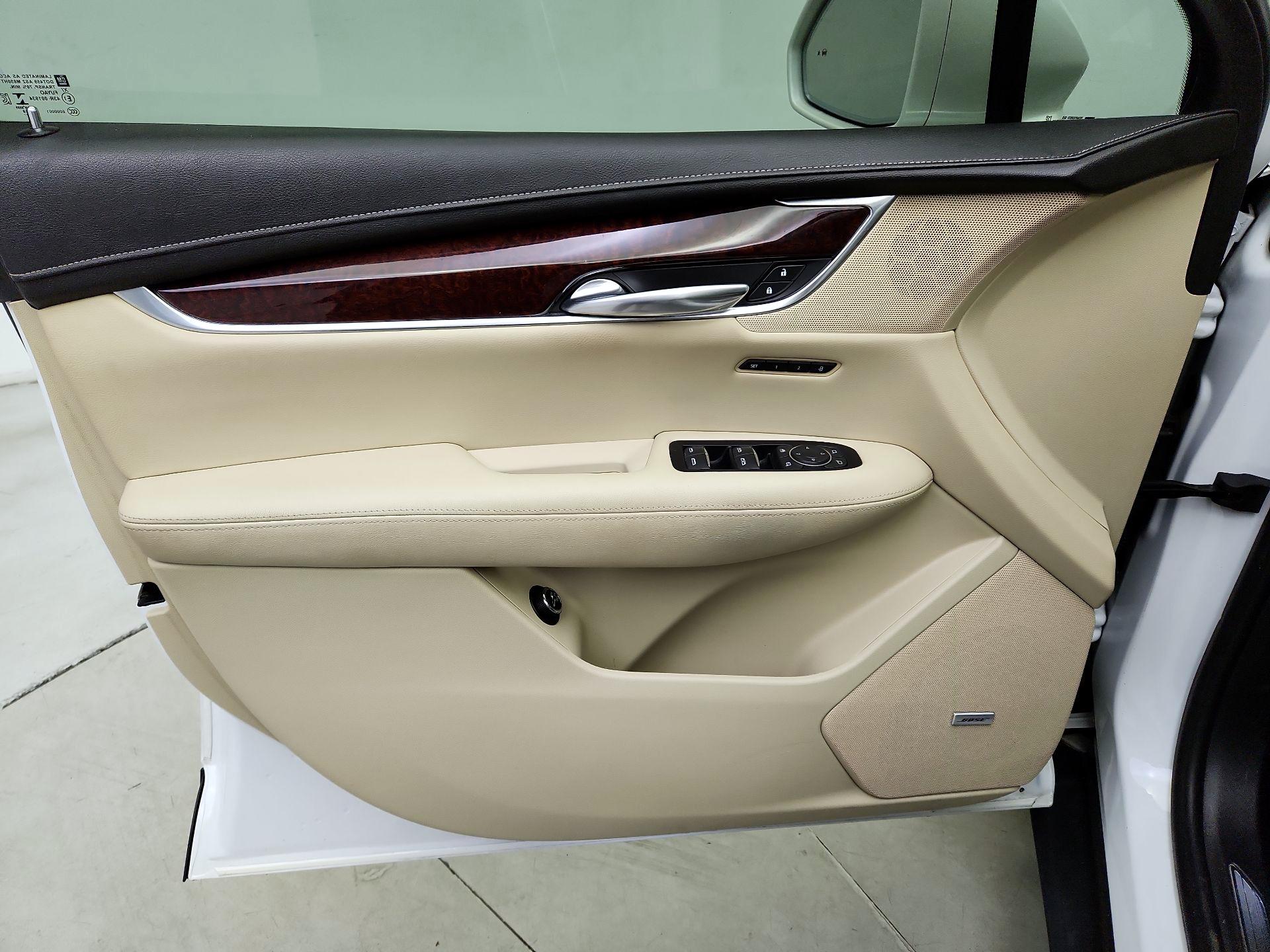 Thumbnail: 2019 Cadillac XT5 - 12