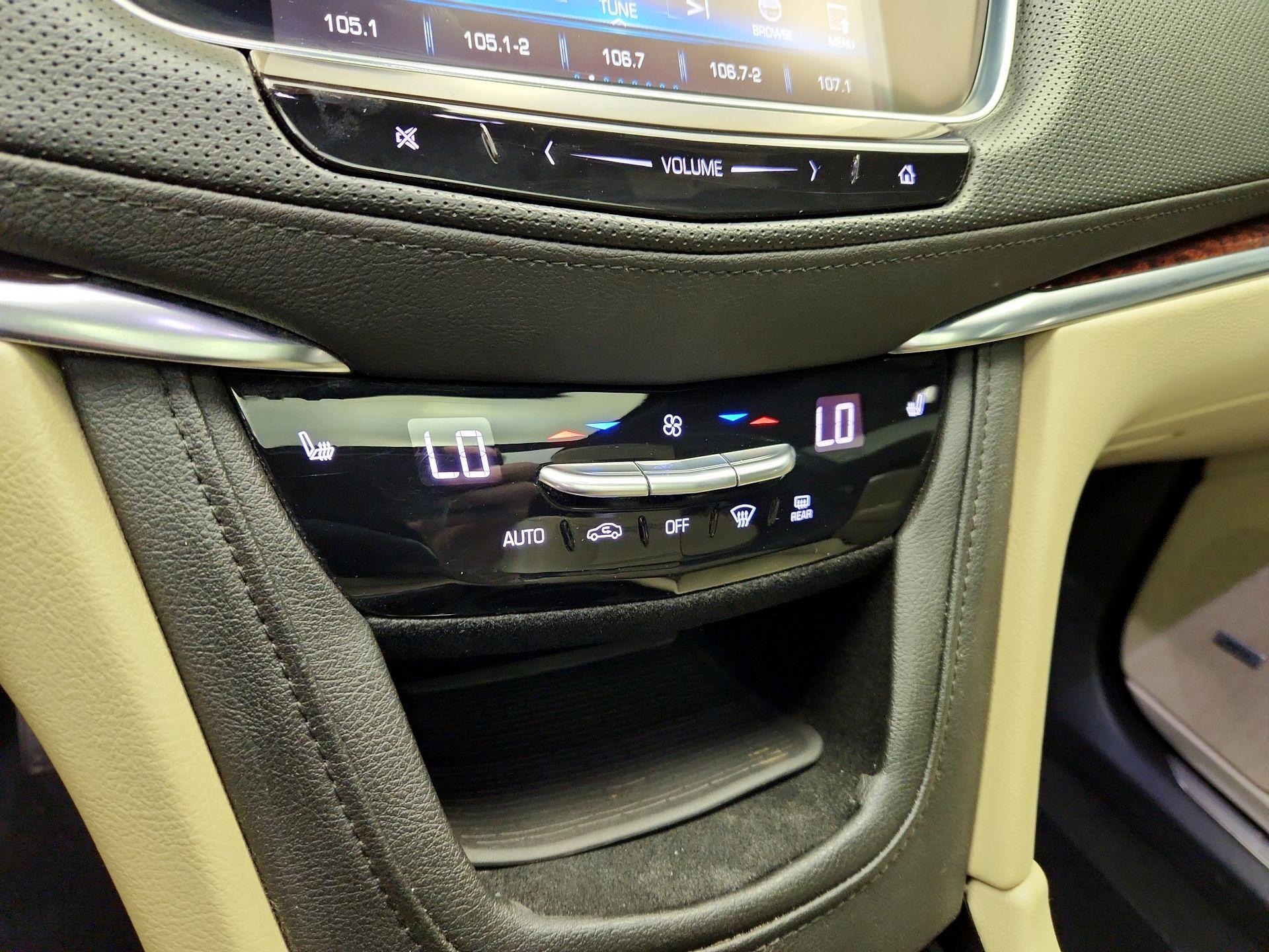 Thumbnail: 2019 Cadillac XT5 - 17