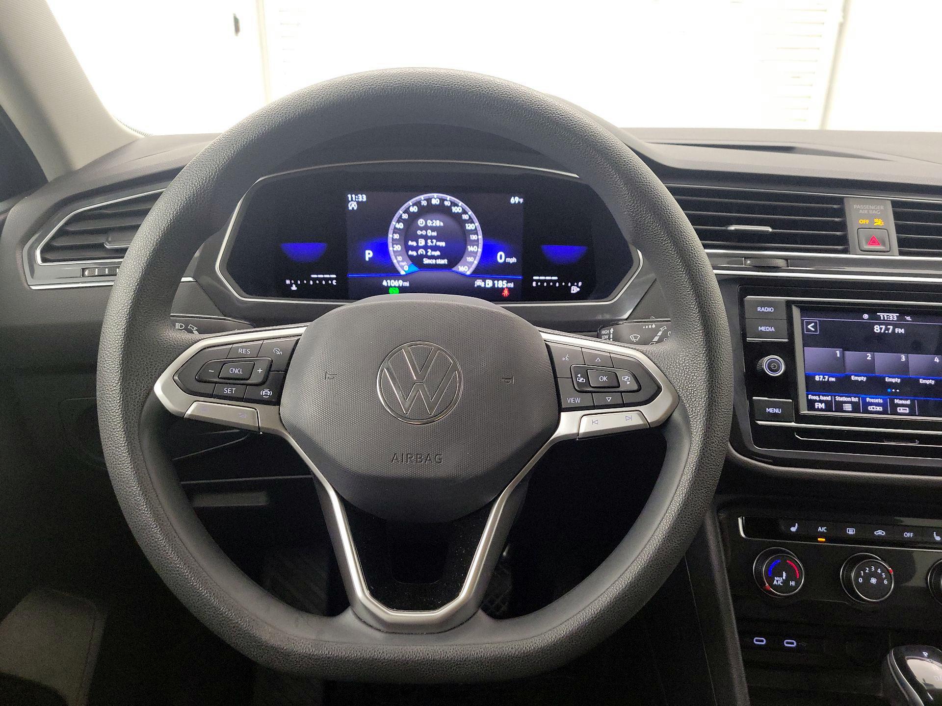 Thumbnail: 2022 Volkswagen Tiguan - 10