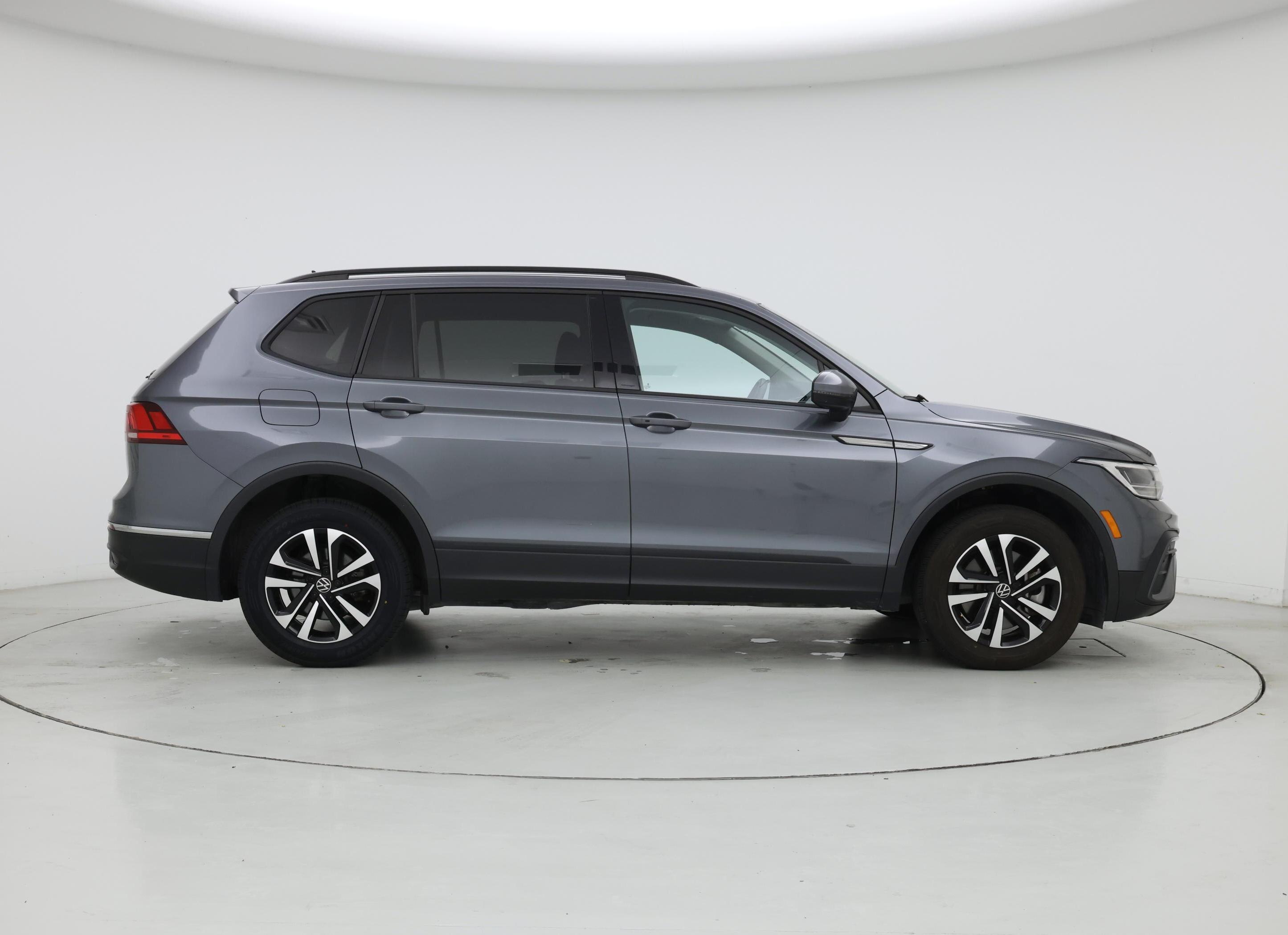 Thumbnail: 2022 Volkswagen Tiguan - 7