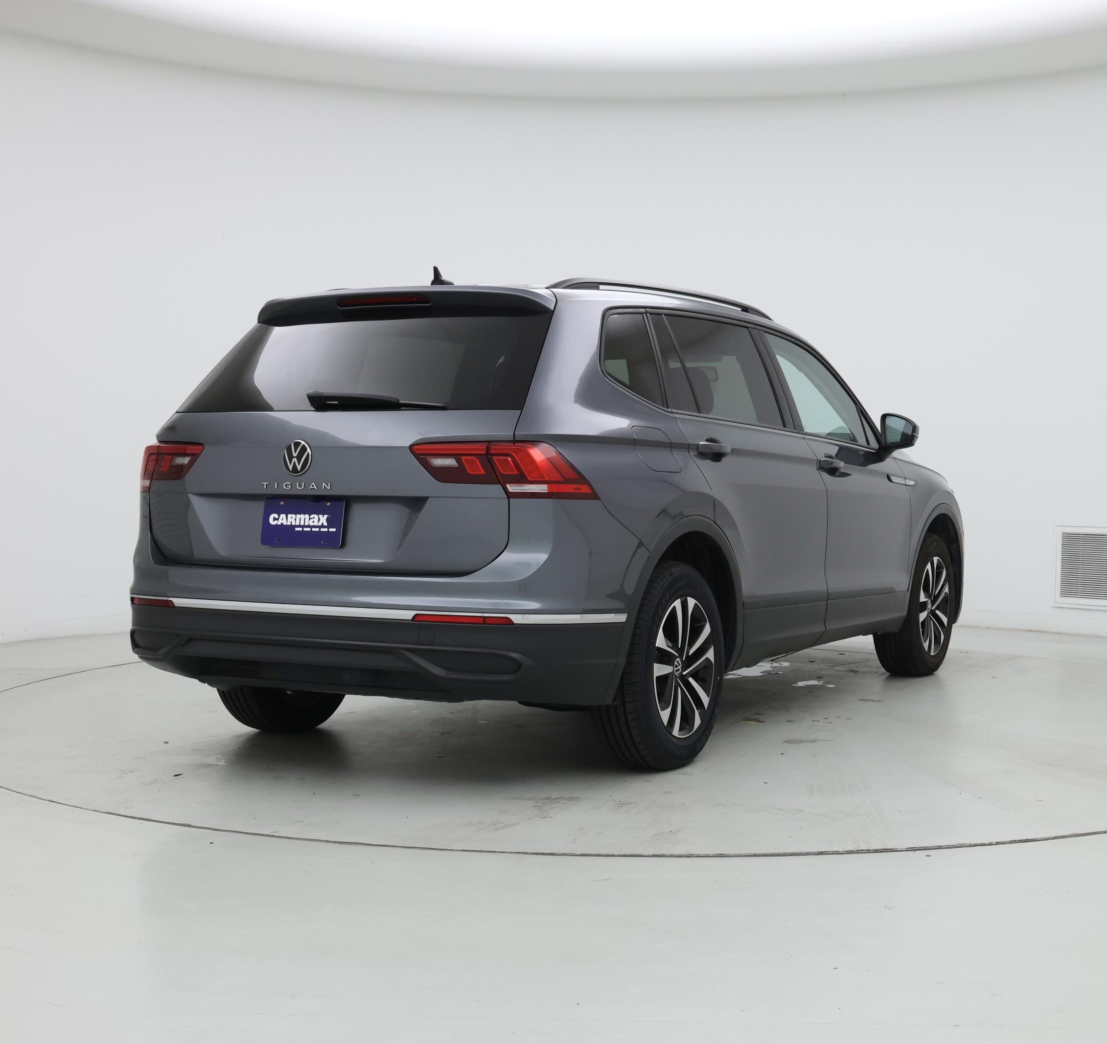 Thumbnail: 2022 Volkswagen Tiguan - 8