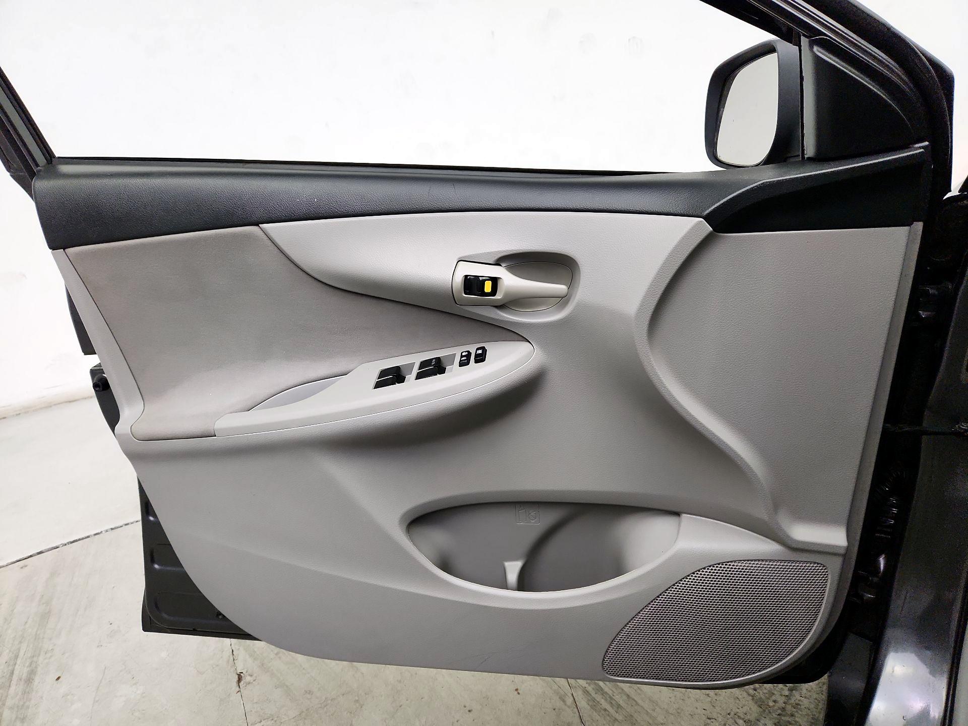 Thumbnail: 2013 Toyota Corolla - 12