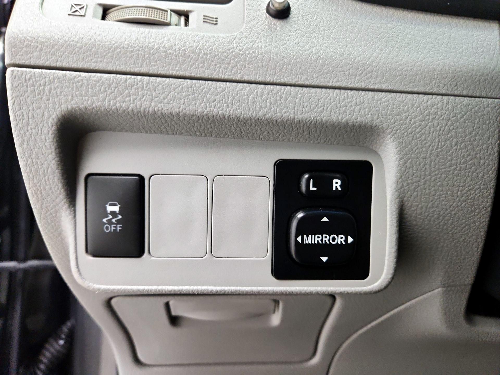 Thumbnail: 2013 Toyota Corolla - 13