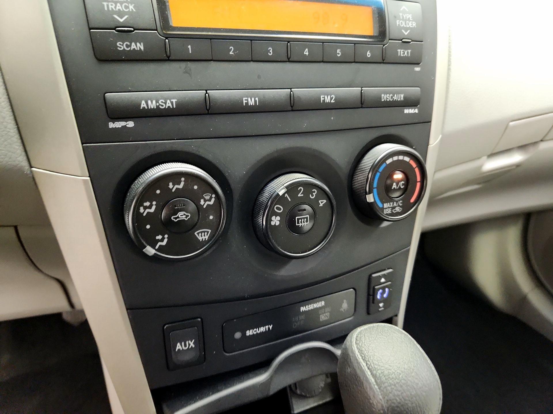 Thumbnail: 2013 Toyota Corolla - 15