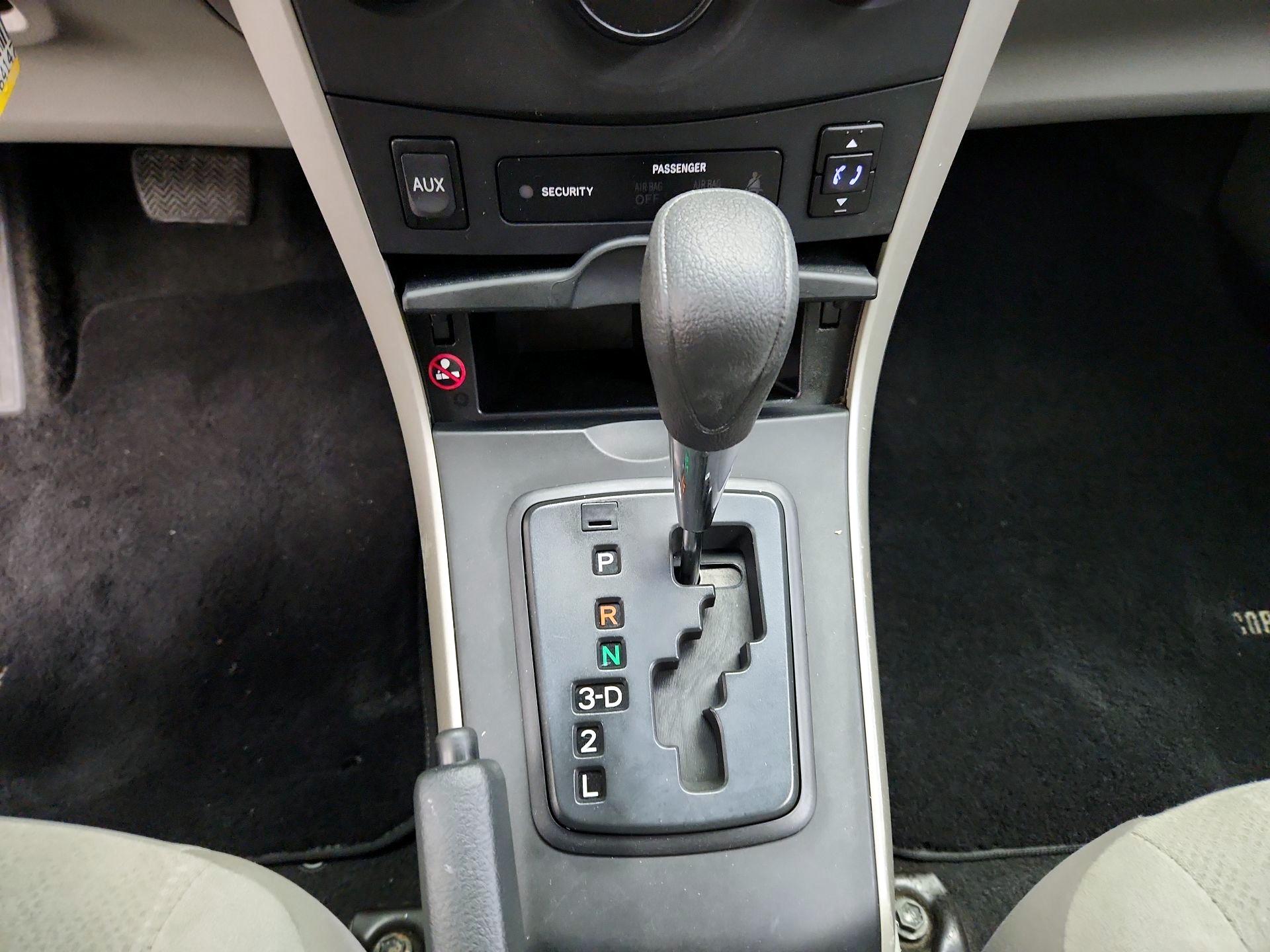 Thumbnail: 2013 Toyota Corolla - 16