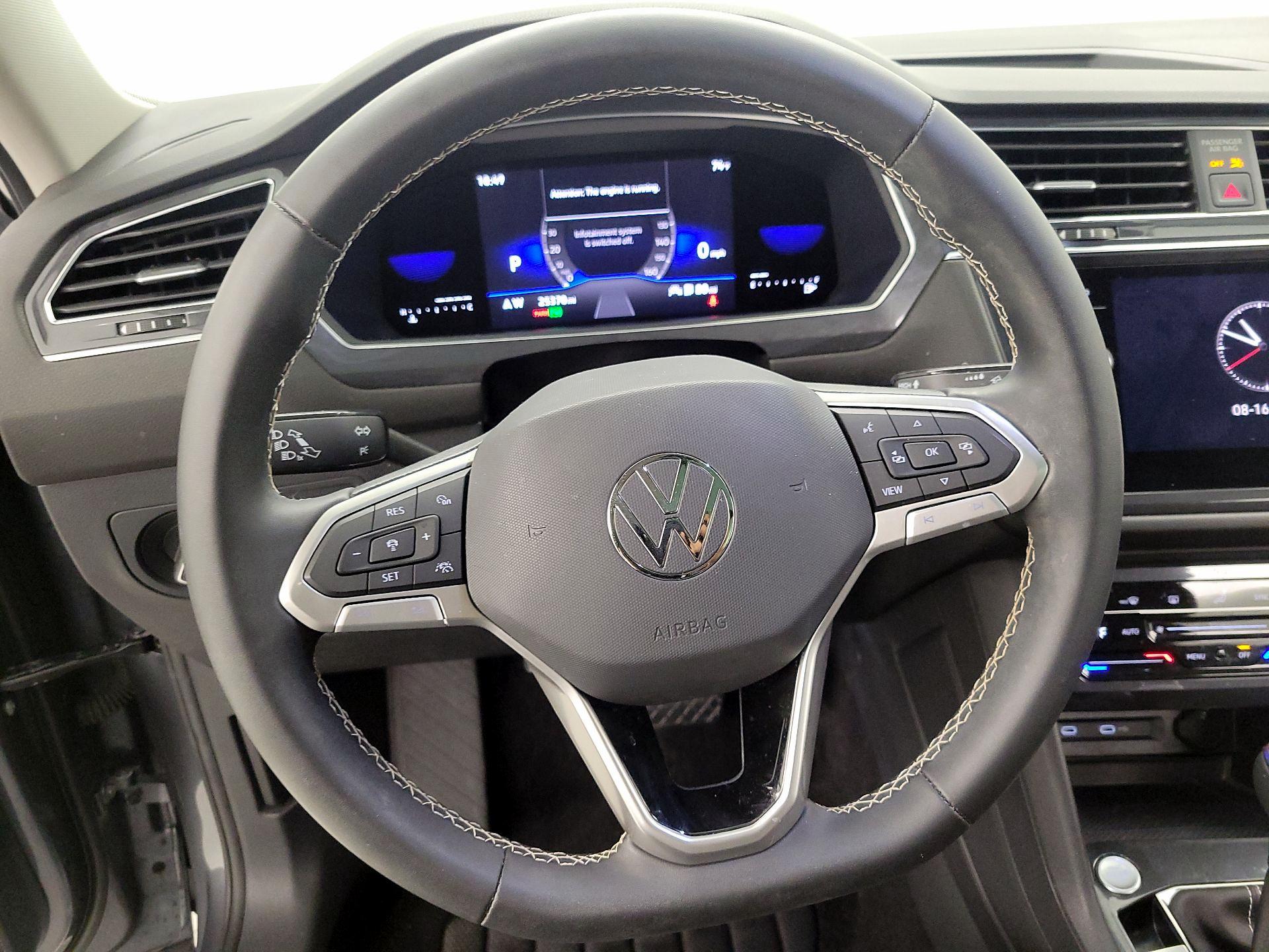 Thumbnail: 2022 Volkswagen Tiguan - 10