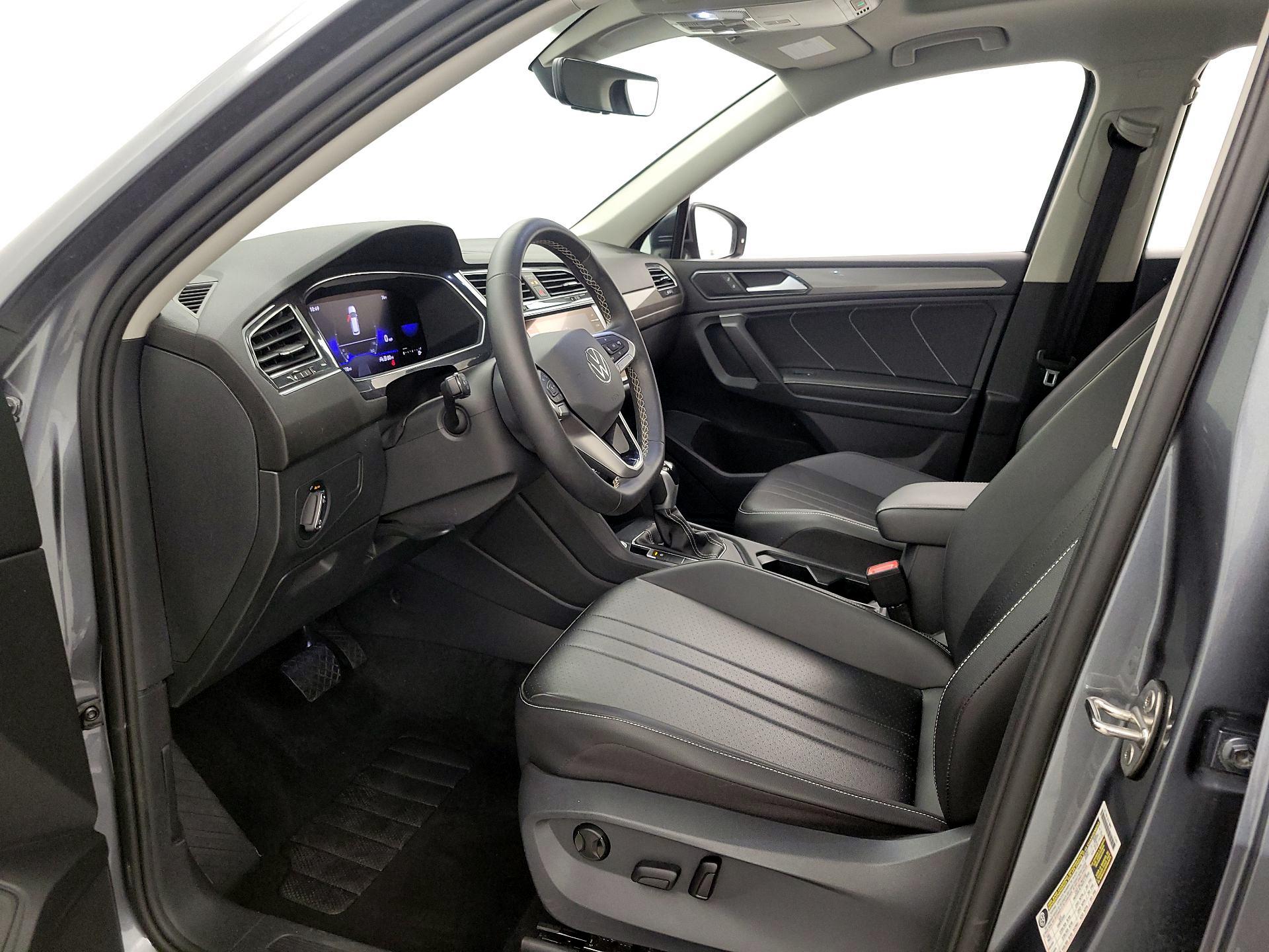 Thumbnail: 2022 Volkswagen Tiguan - 11