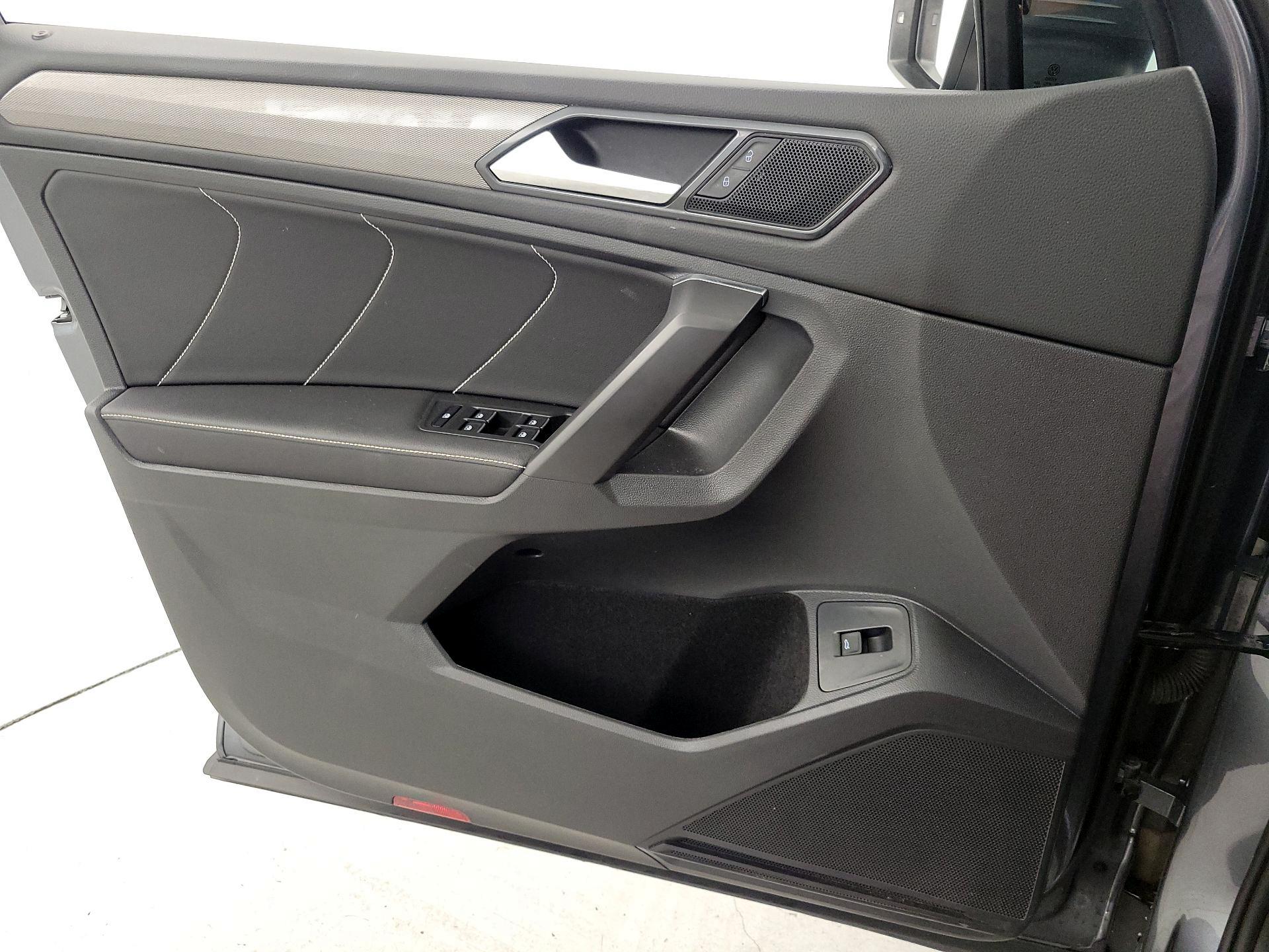 Thumbnail: 2022 Volkswagen Tiguan - 12