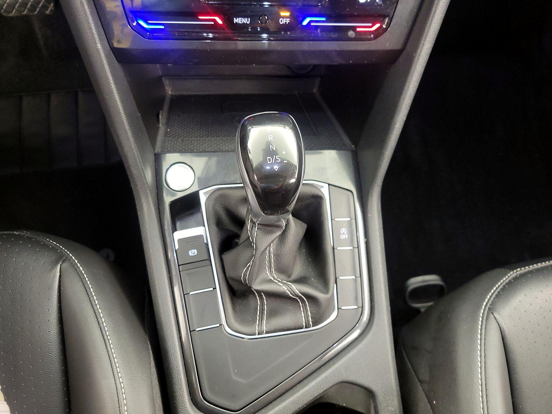 Thumbnail: 2022 Volkswagen Tiguan - 17