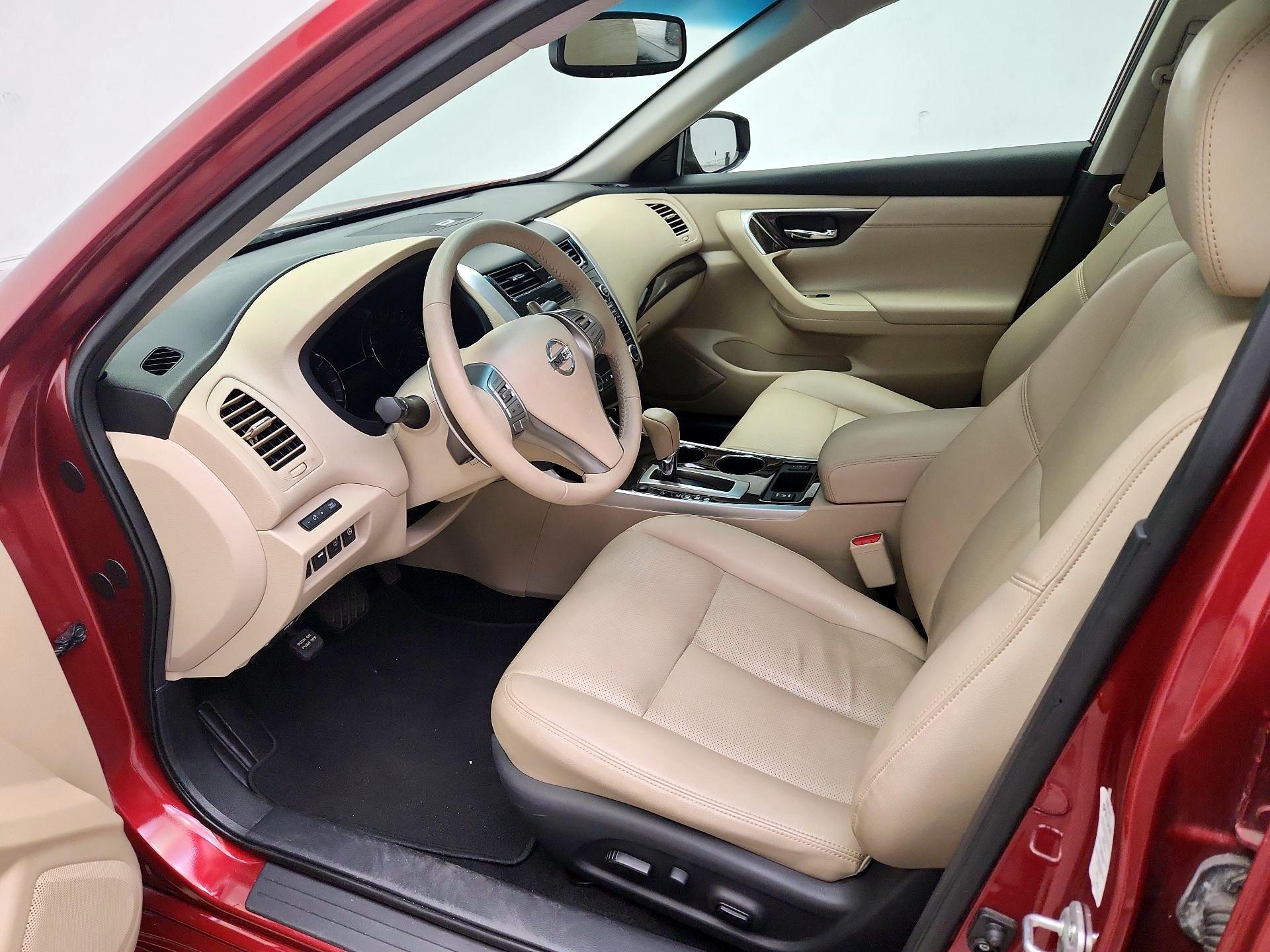 Thumbnail: 2015 Nissan Altima - 11