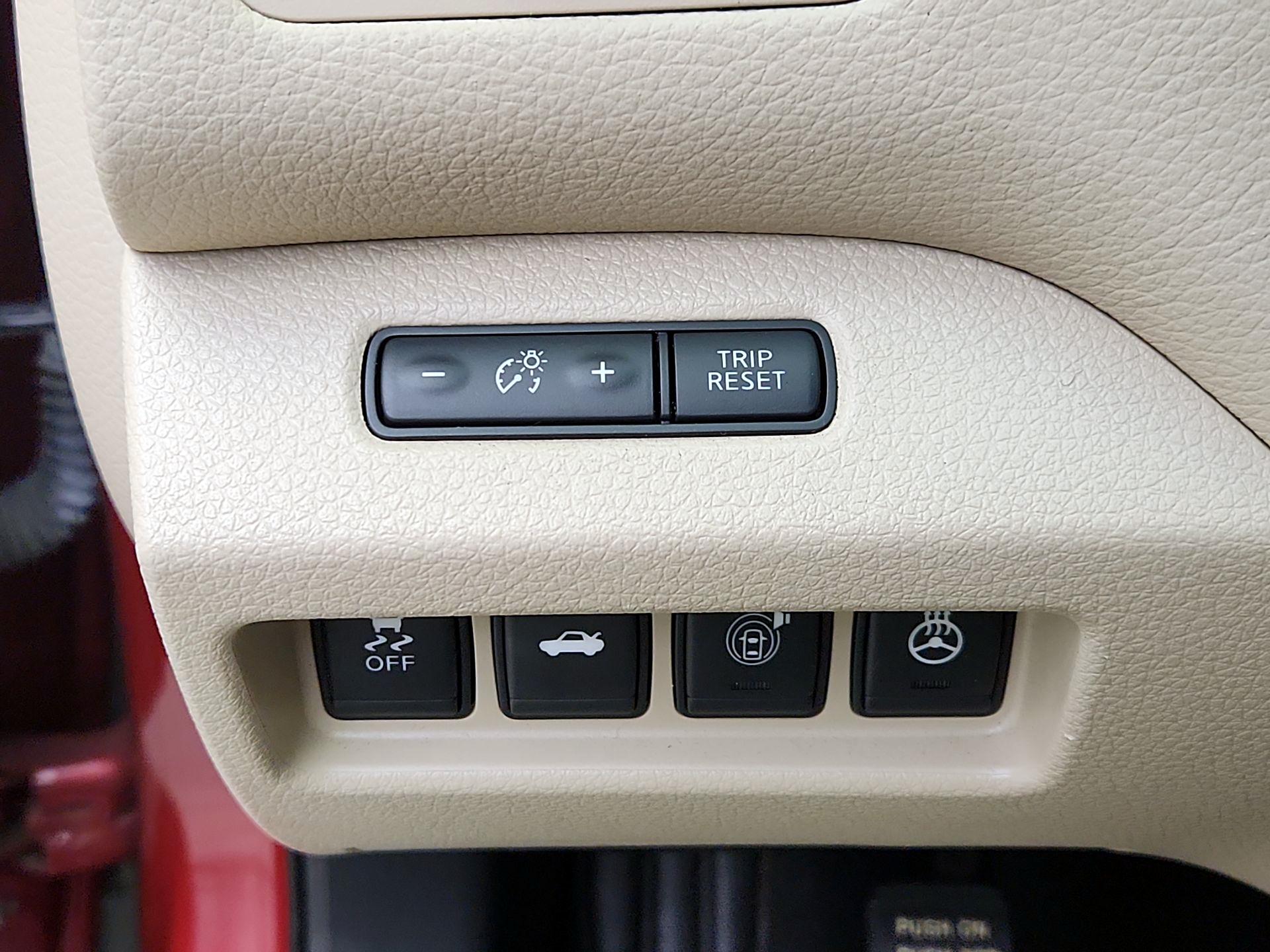 Thumbnail: 2015 Nissan Altima - 13