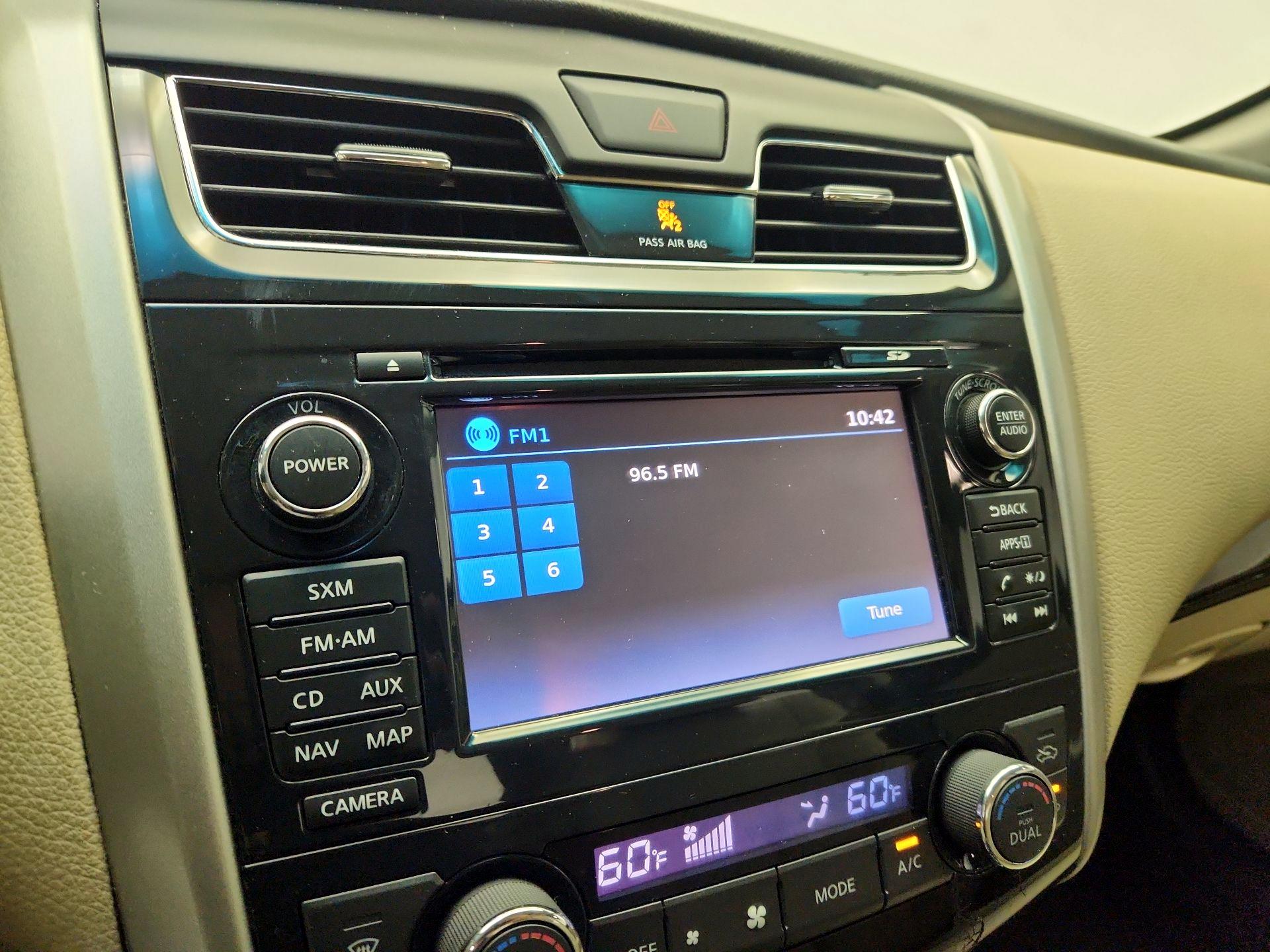 Thumbnail: 2015 Nissan Altima - 16