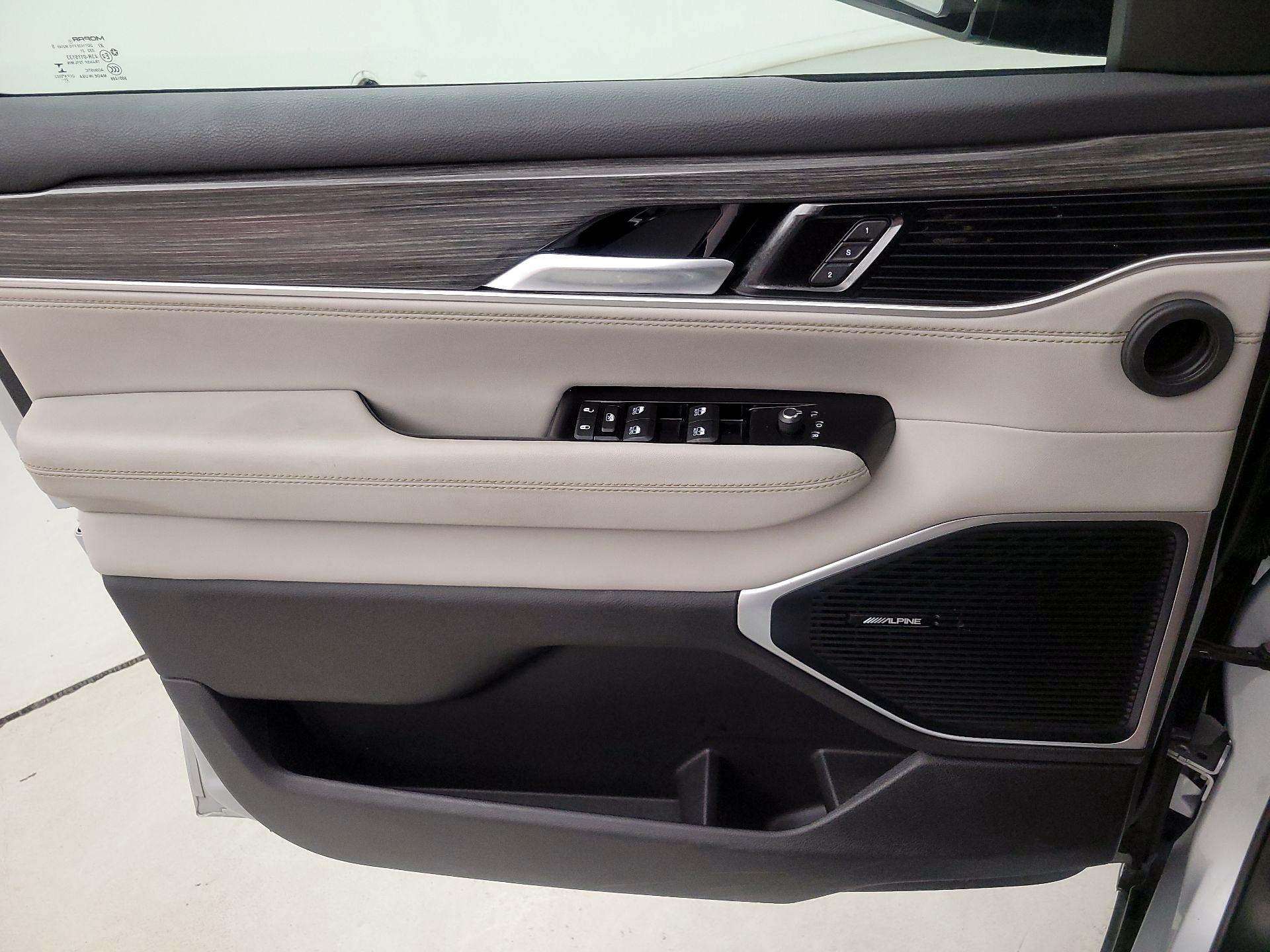 Thumbnail: 2022 Jeep Wagoneer - 12