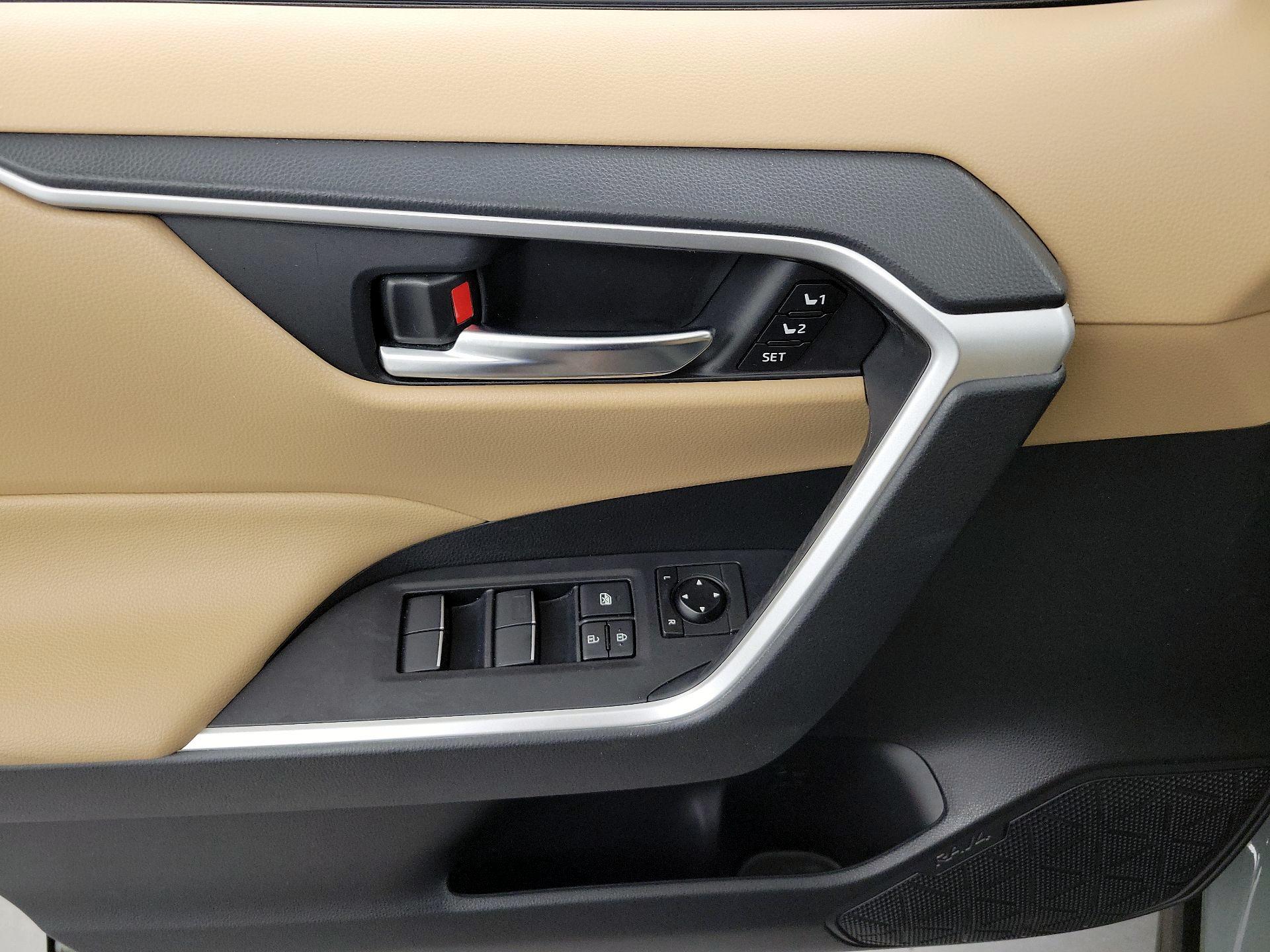 Thumbnail: 2020 Toyota RAV4 - 12