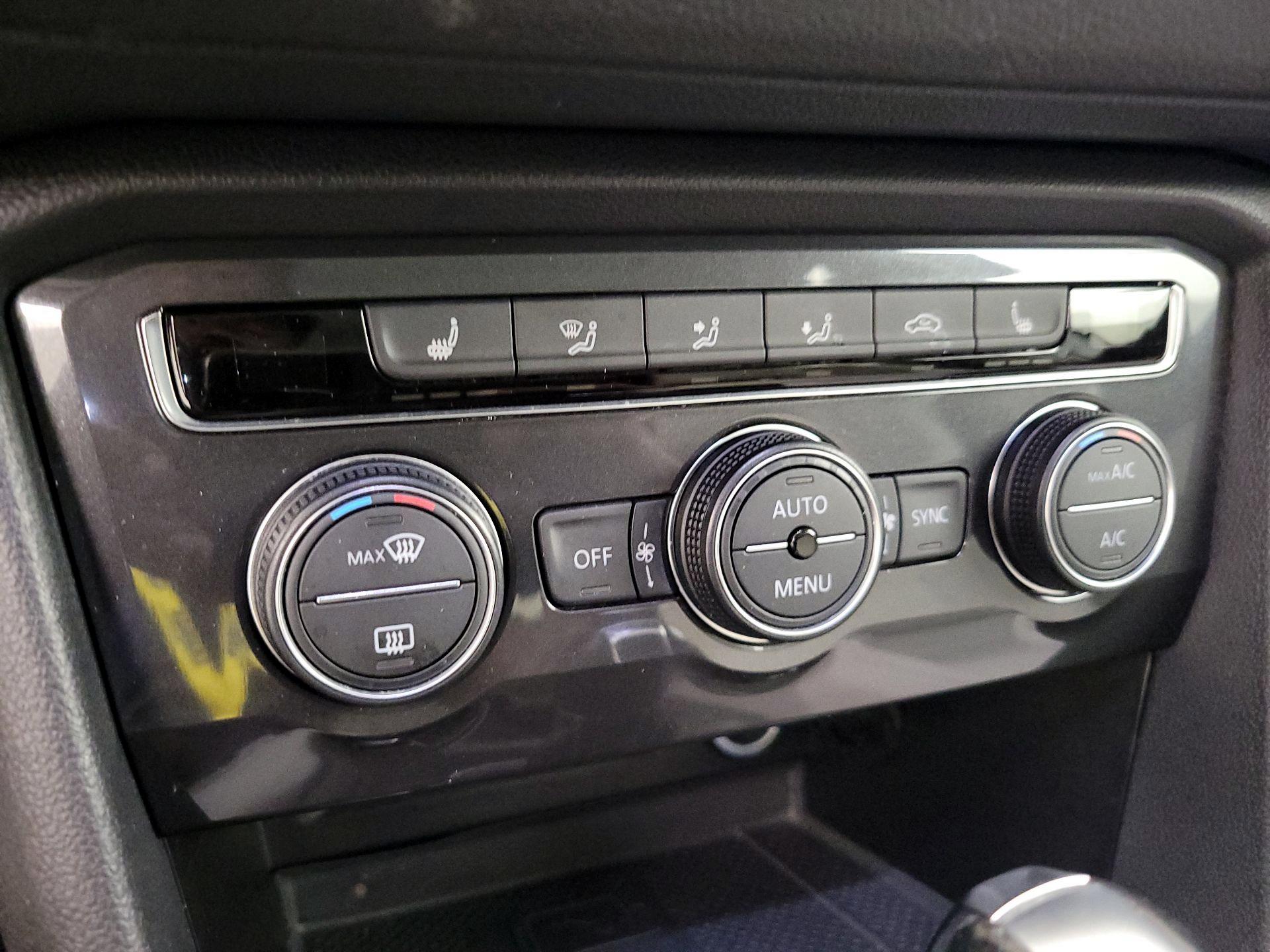 Thumbnail: 2021 Volkswagen Tiguan - 16