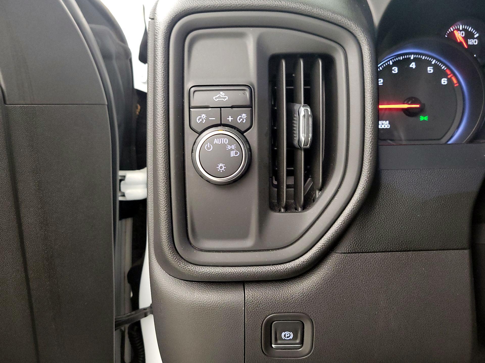 Thumbnail: 2019 Chevrolet Silverado 1500 - 13