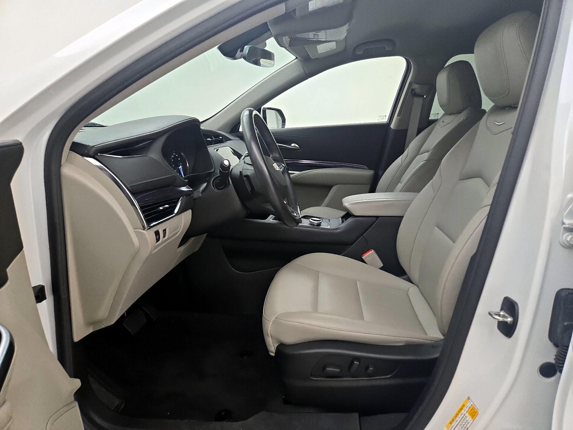 Thumbnail: 2023 Cadillac XT4 - 11