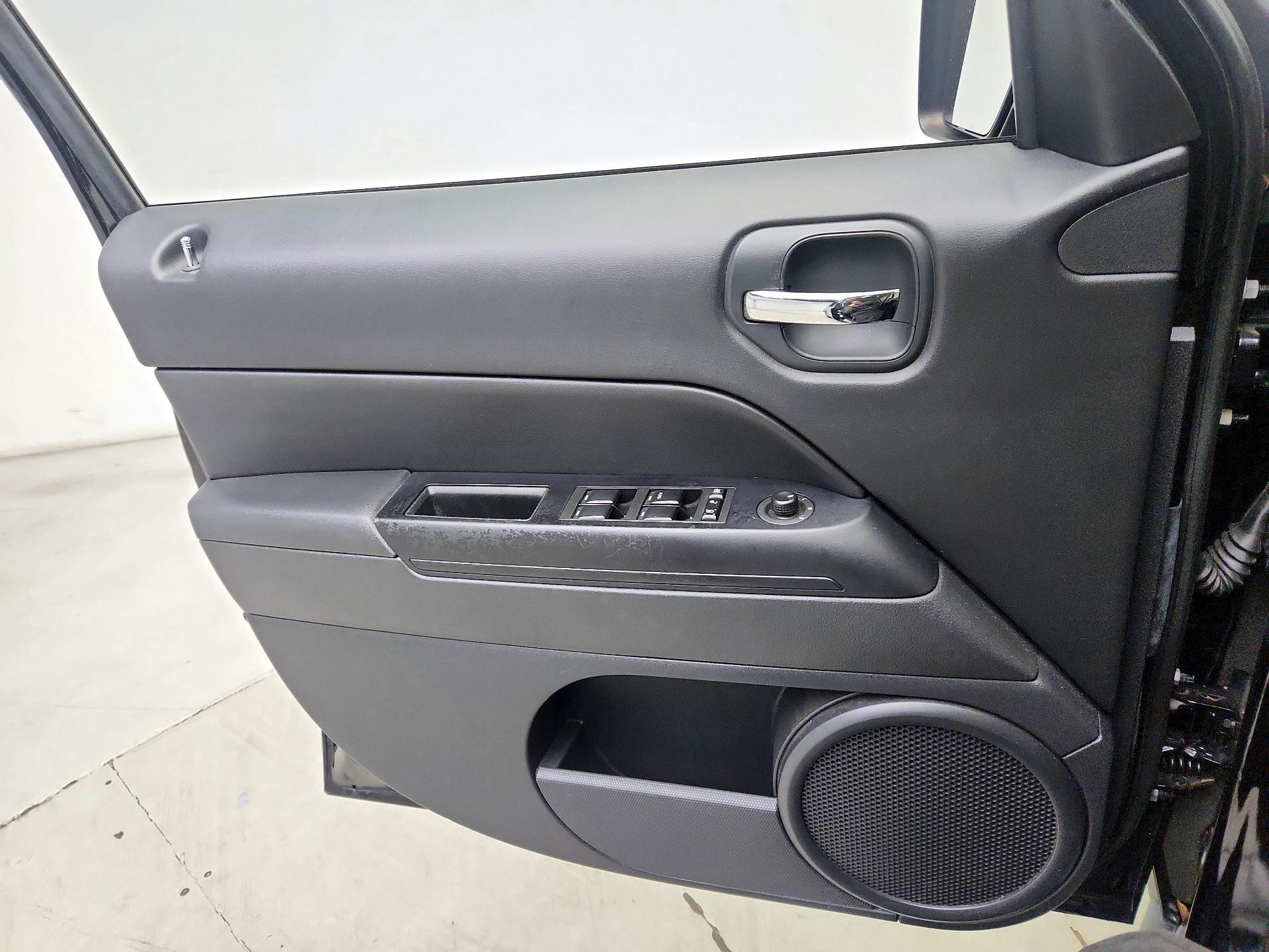 Thumbnail: 2016 Jeep Patriot - 12