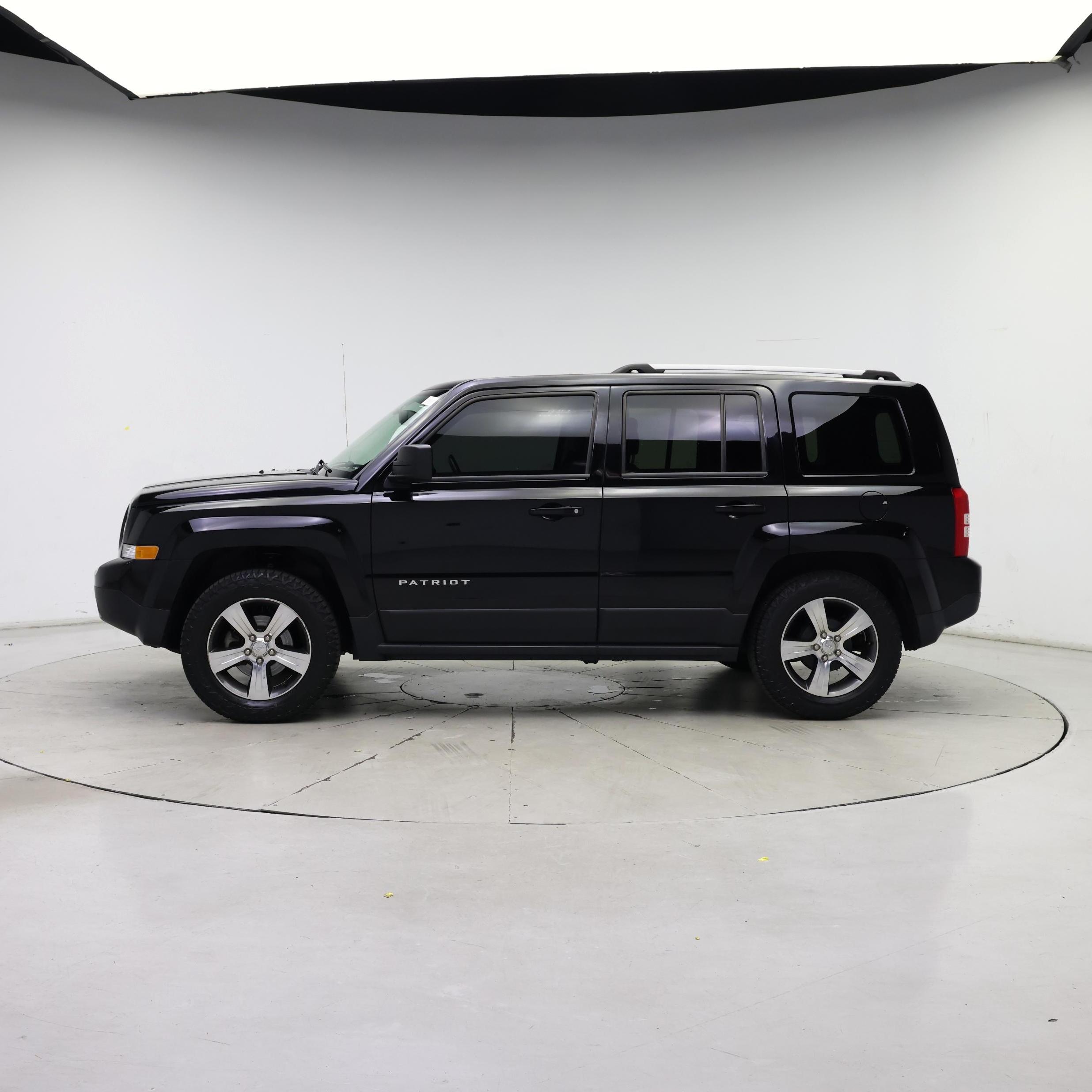 Thumbnail: 2016 Jeep Patriot - 3