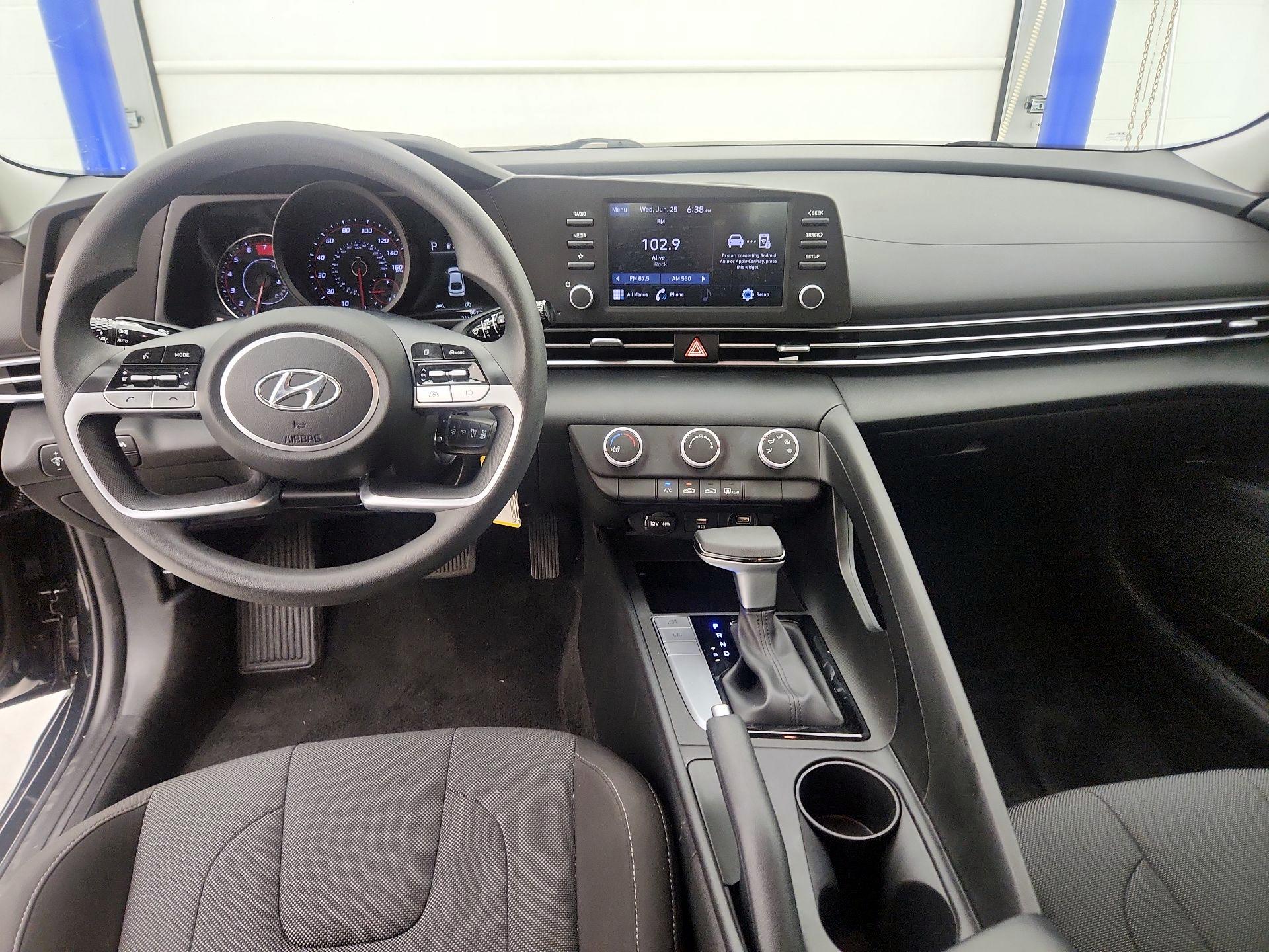 Thumbnail: 2023 Hyundai Elantra - 9