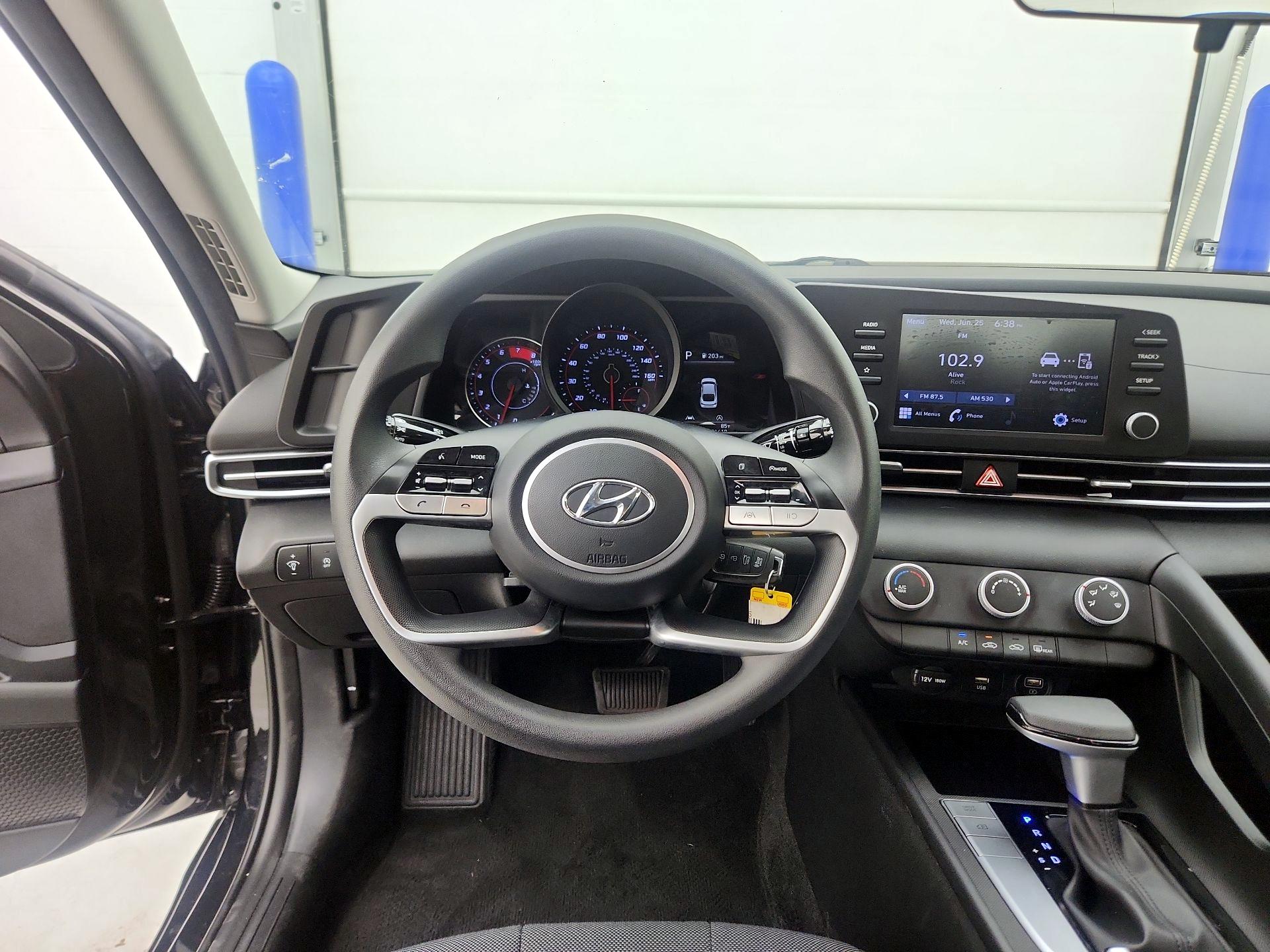 Thumbnail: 2023 Hyundai Elantra - 10