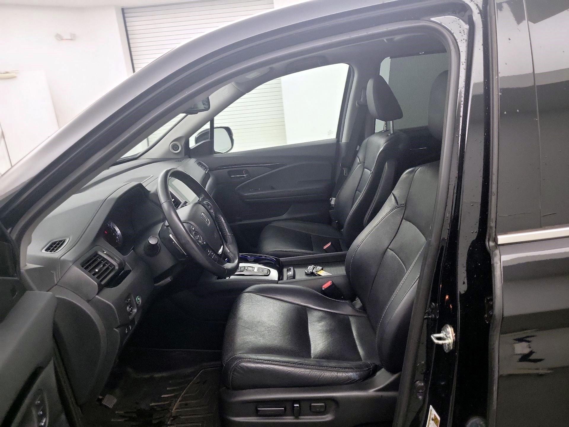 Thumbnail: 2017 Honda Pilot - 9
