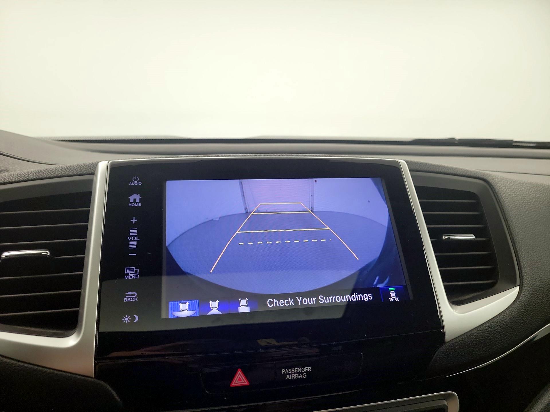 Thumbnail: 2017 Honda Pilot - 13