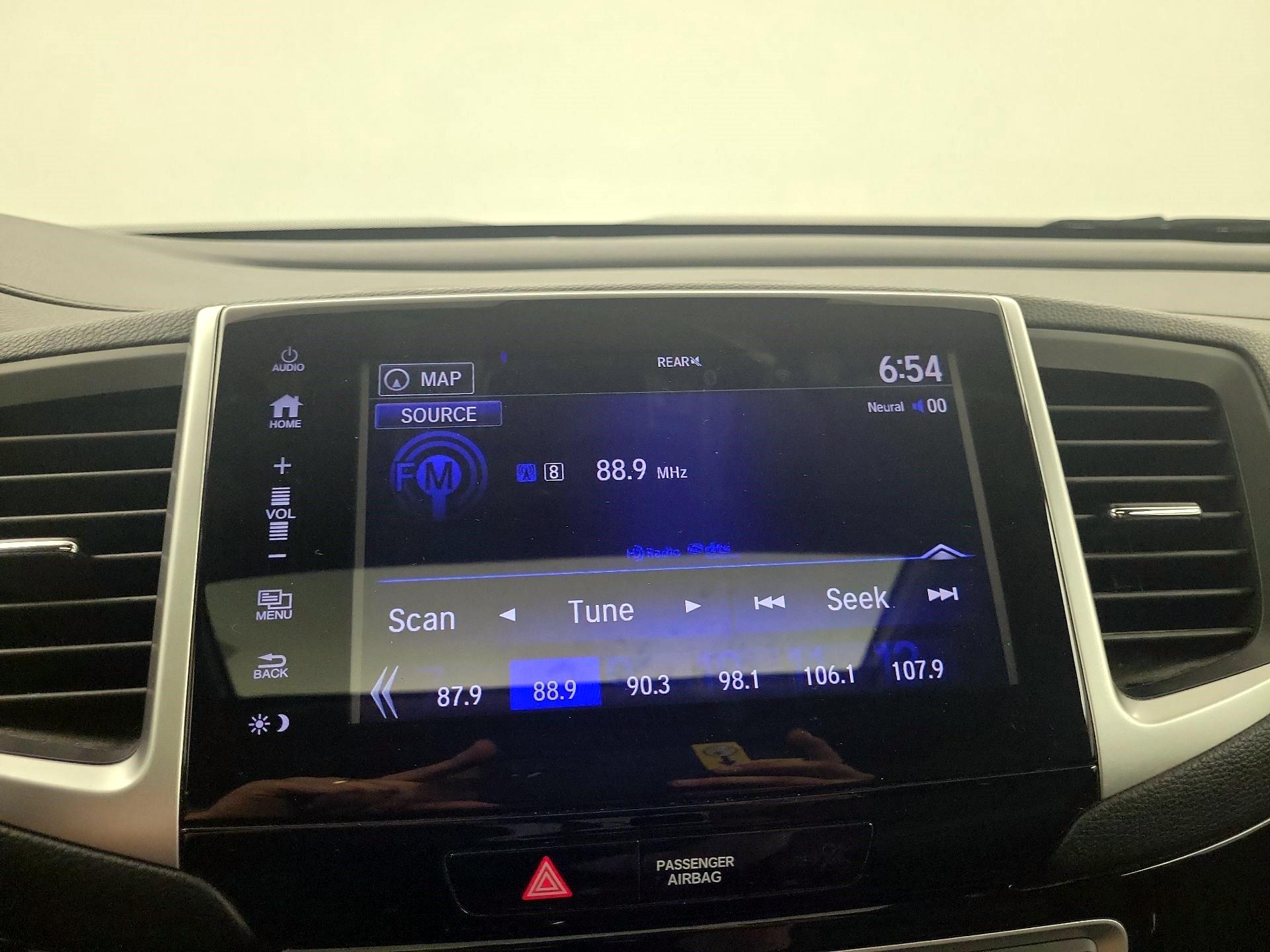 Thumbnail: 2017 Honda Pilot - 14