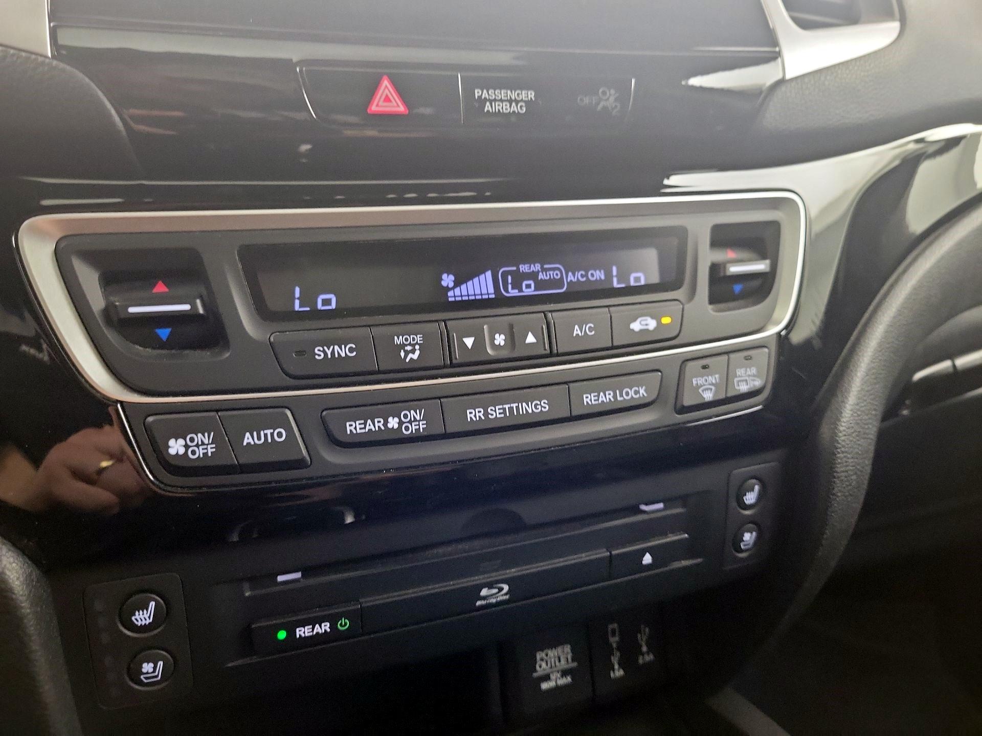 Thumbnail: 2017 Honda Pilot - 15