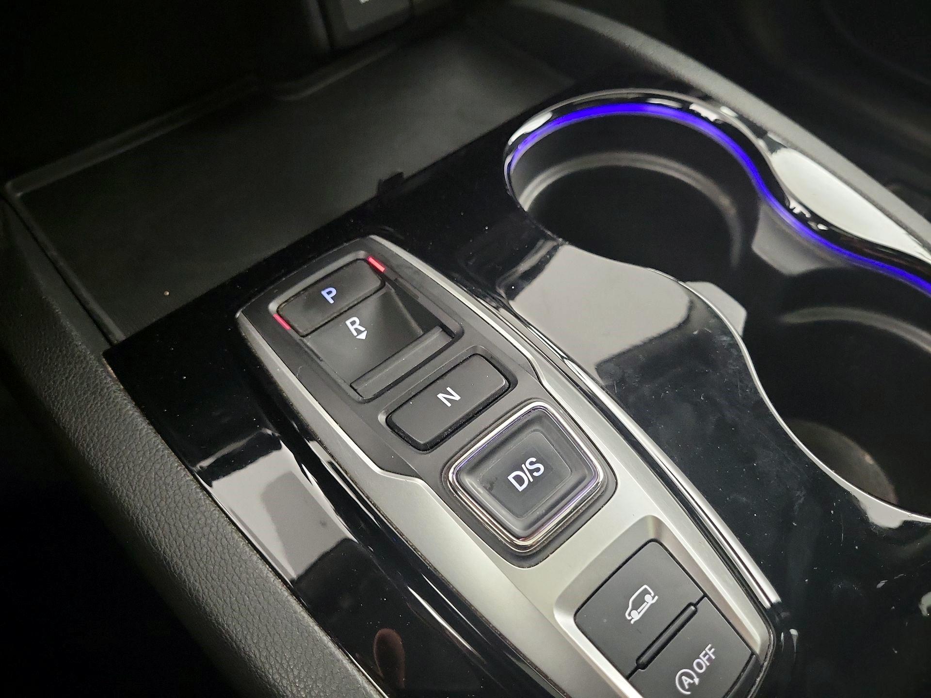 Thumbnail: 2017 Honda Pilot - 16
