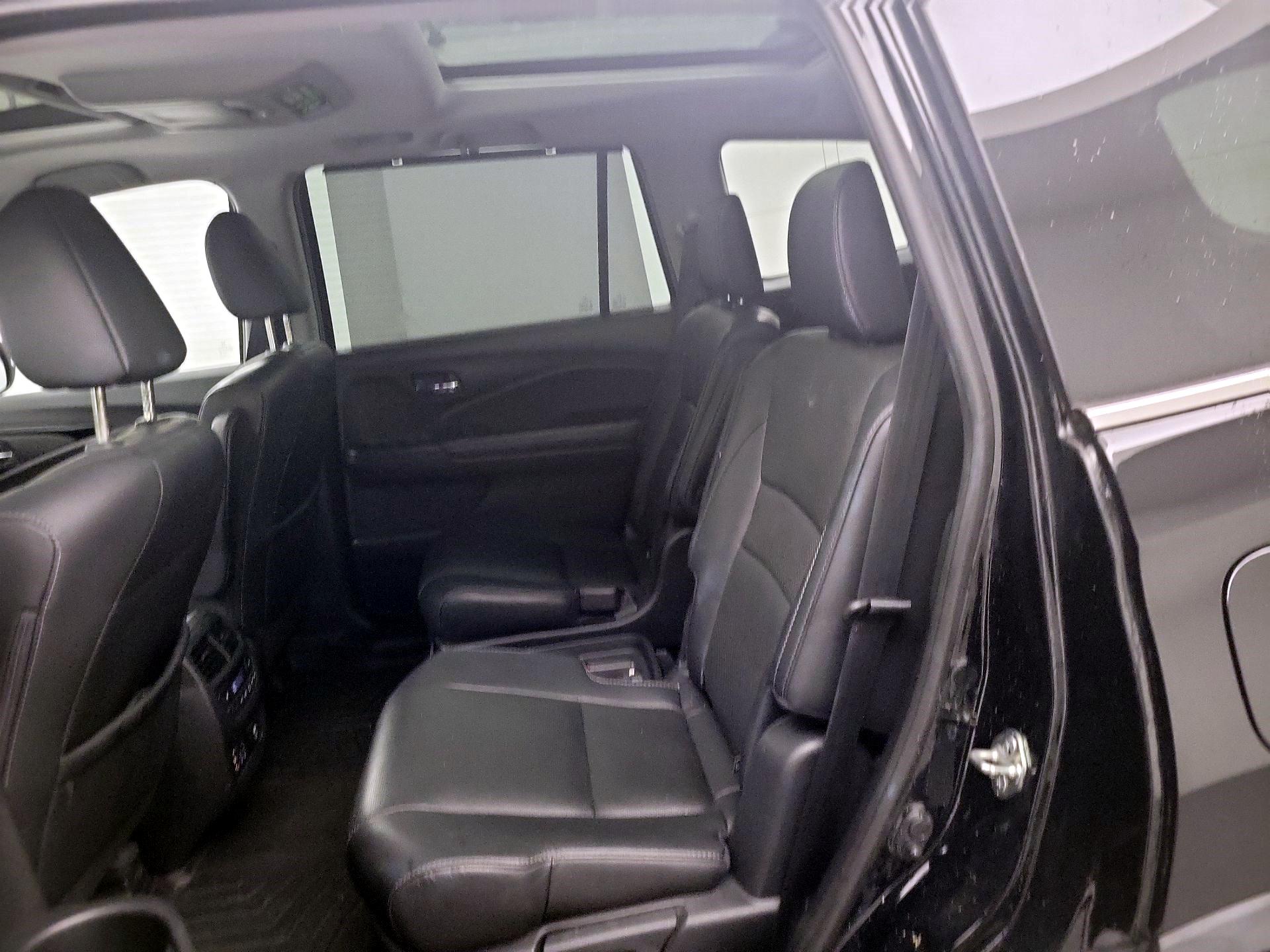 Thumbnail: 2017 Honda Pilot - 19