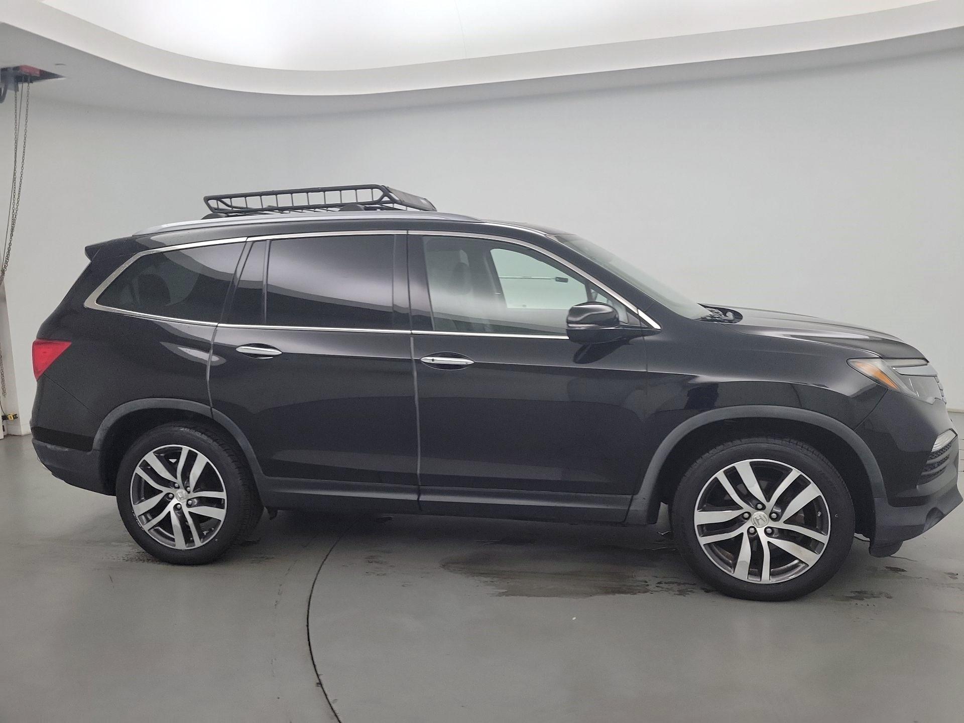 Thumbnail: 2017 Honda Pilot - 4
