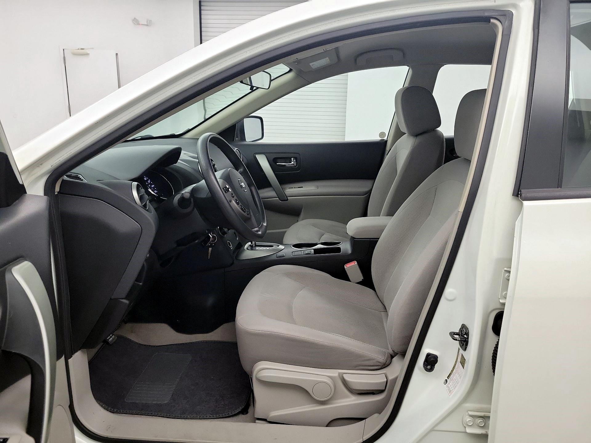 Thumbnail: 2015 Nissan Rogue - 9