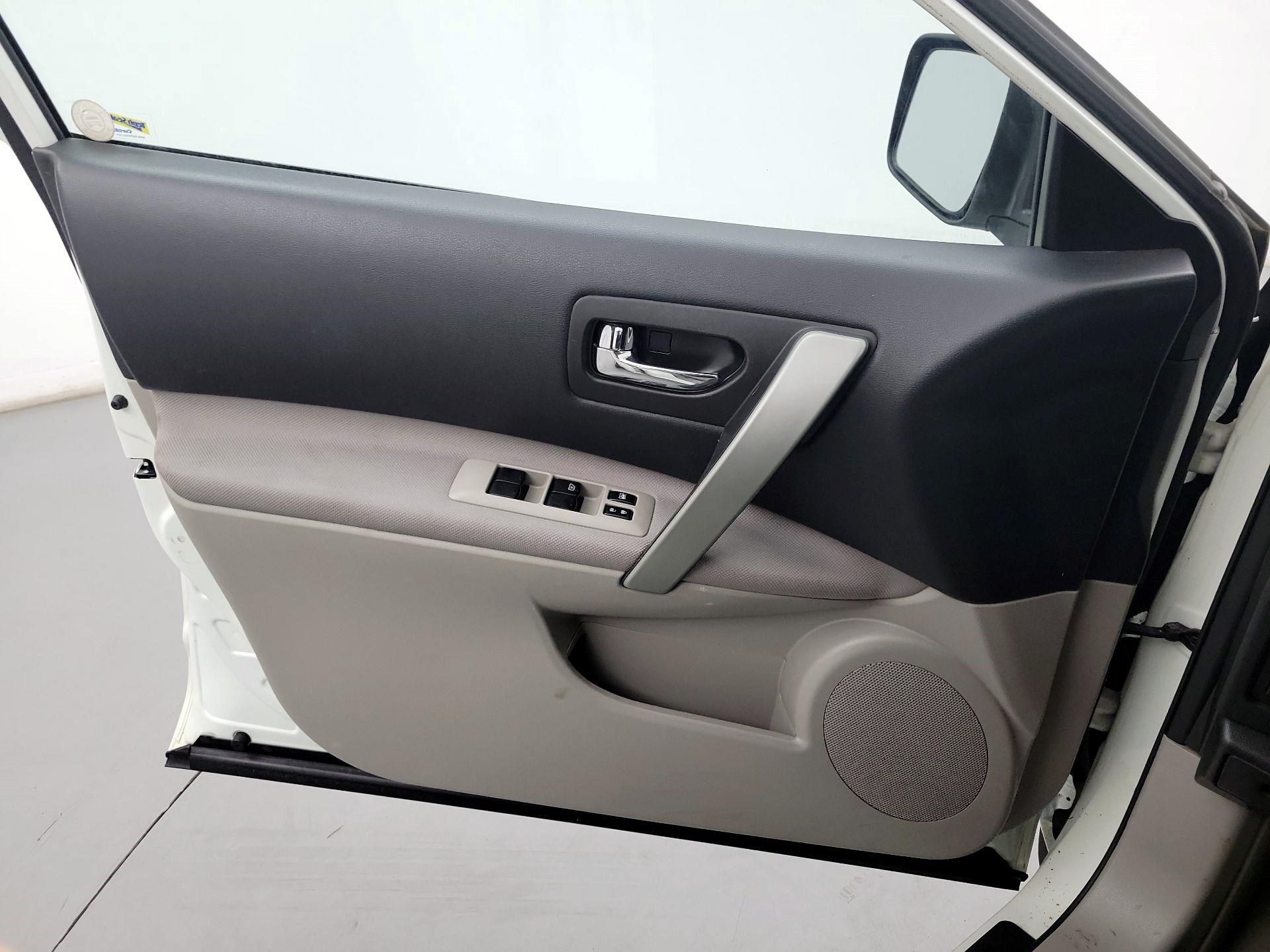 Thumbnail: 2015 Nissan Rogue - 10