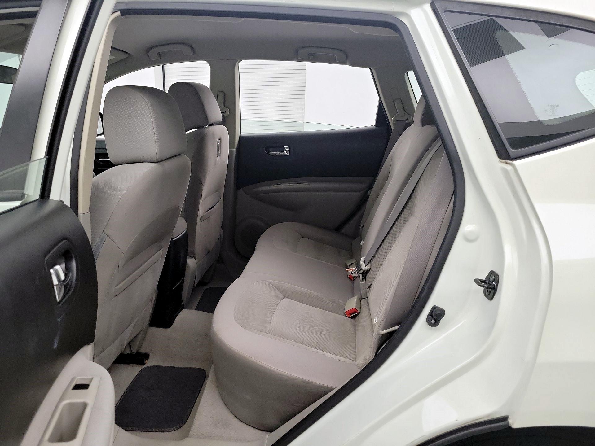 Thumbnail: 2015 Nissan Rogue - 17