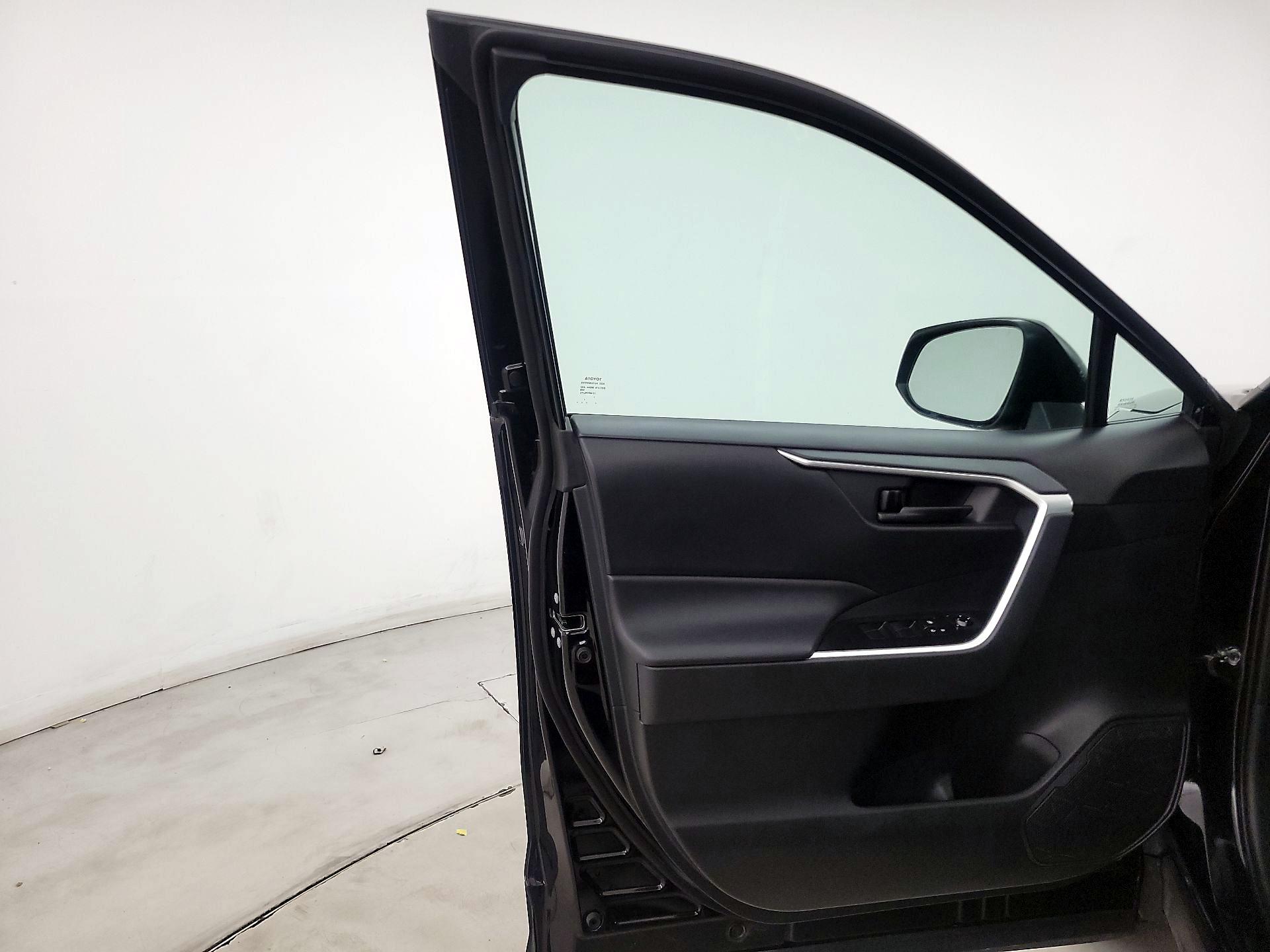 Thumbnail: 2021 Toyota RAV4 - 12